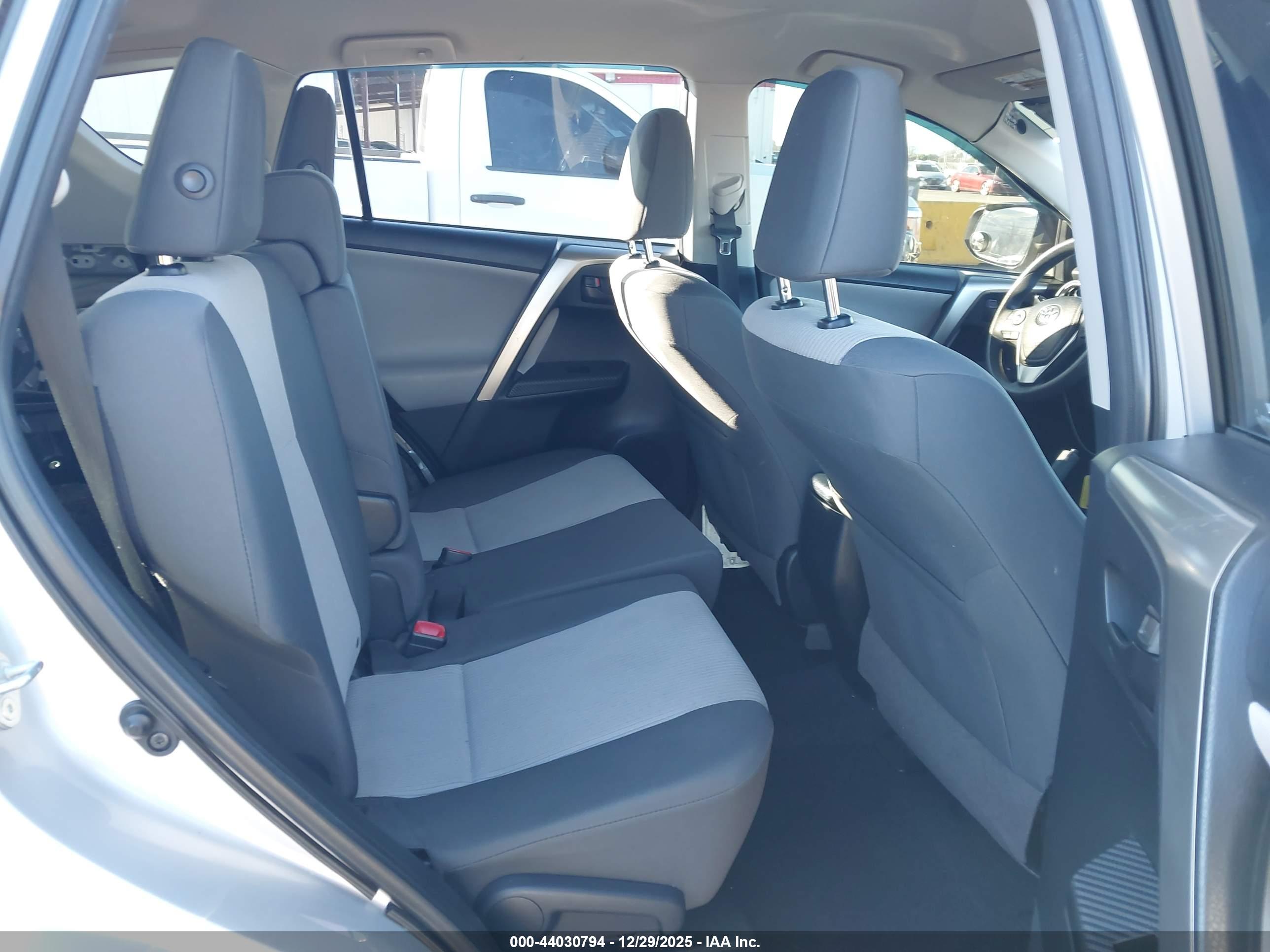 TOYOTA RAV4 image 8