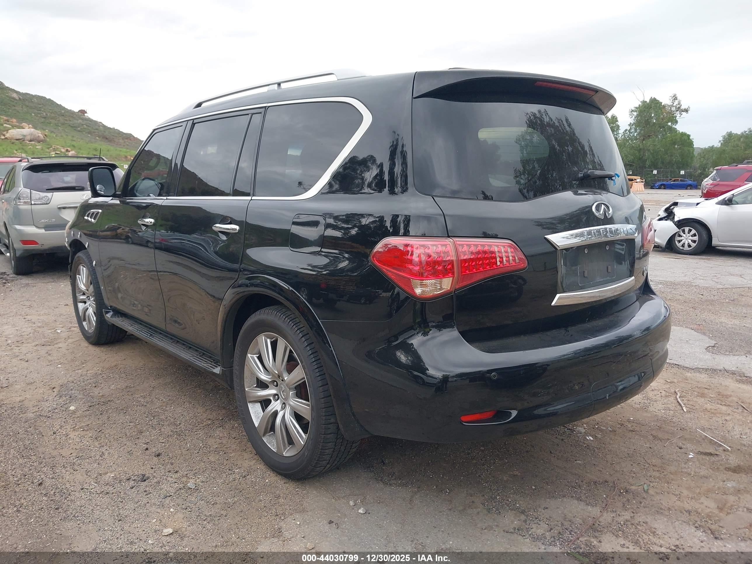 INFINITI QX56 image 3