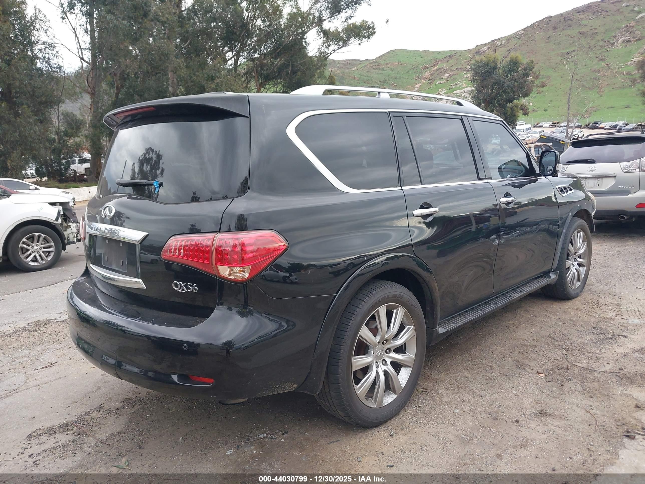 INFINITI QX56 image 4