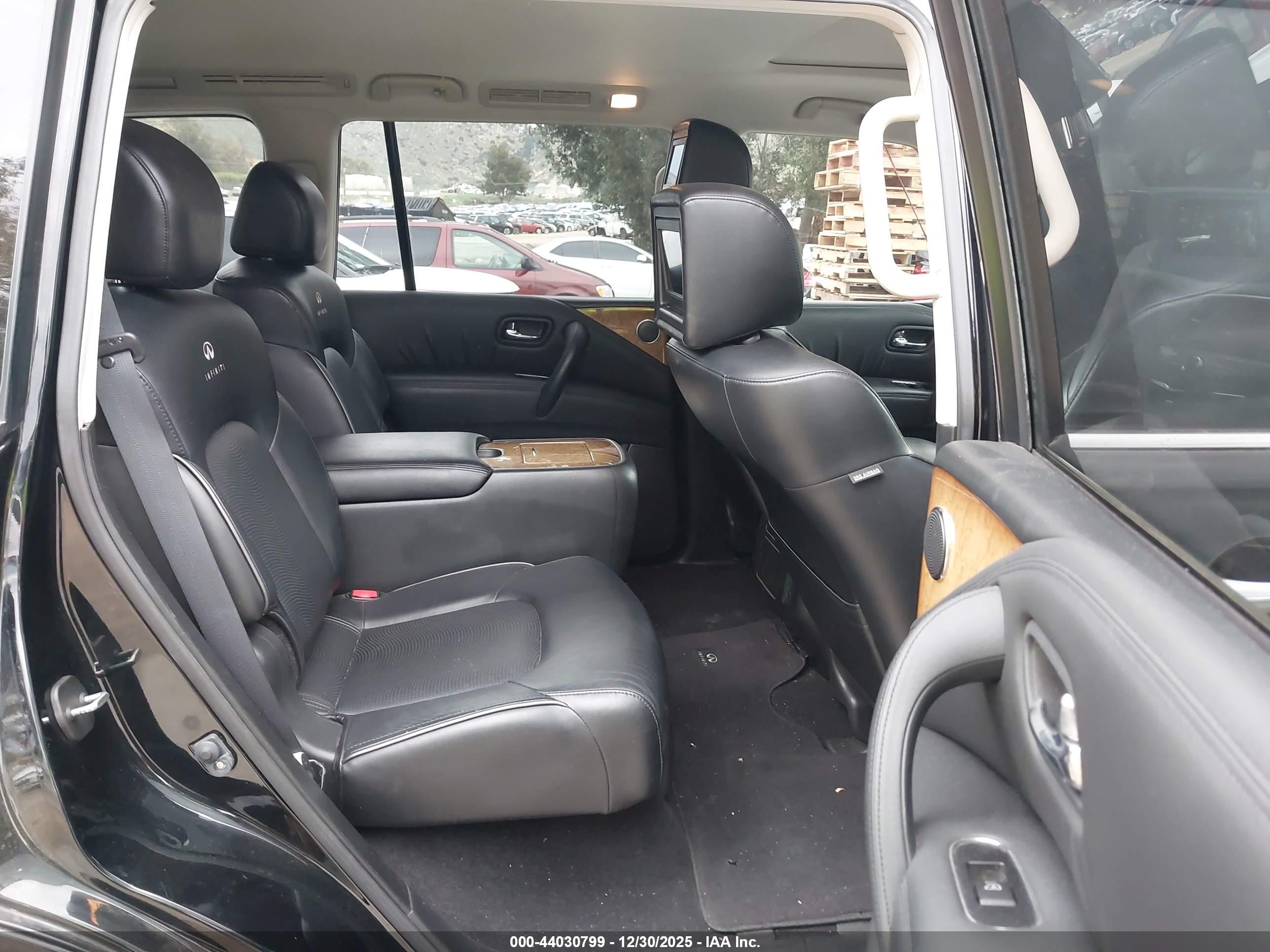 INFINITI QX56 image 8