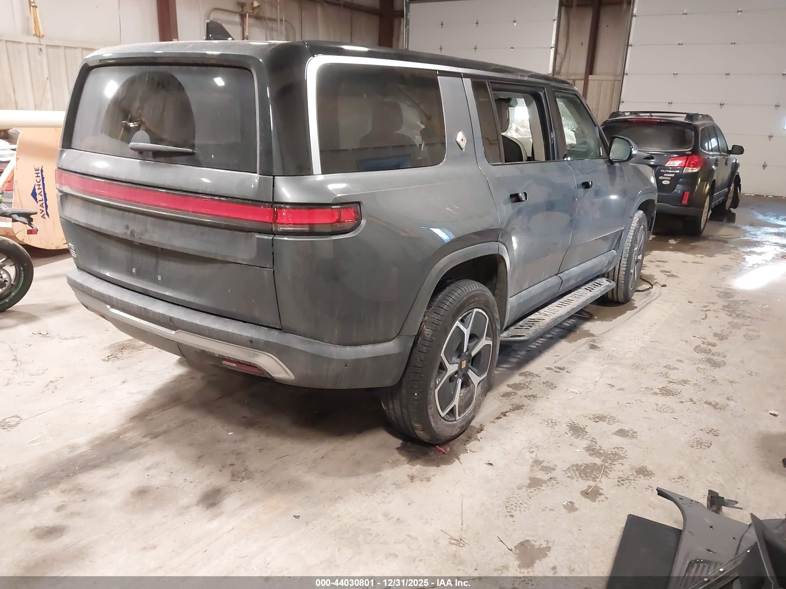 RIVIAN R1S image 4