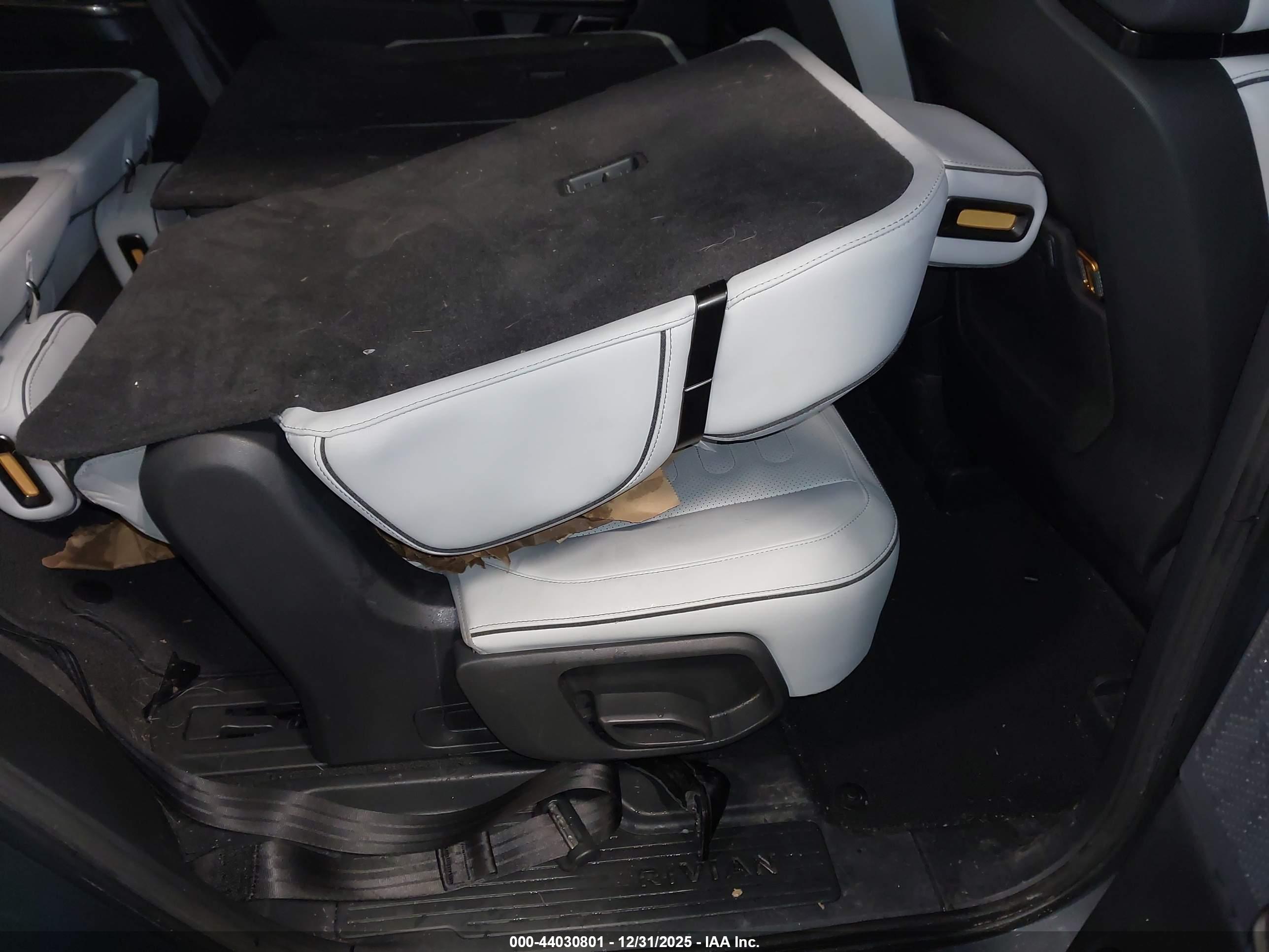 RIVIAN R1S image 8