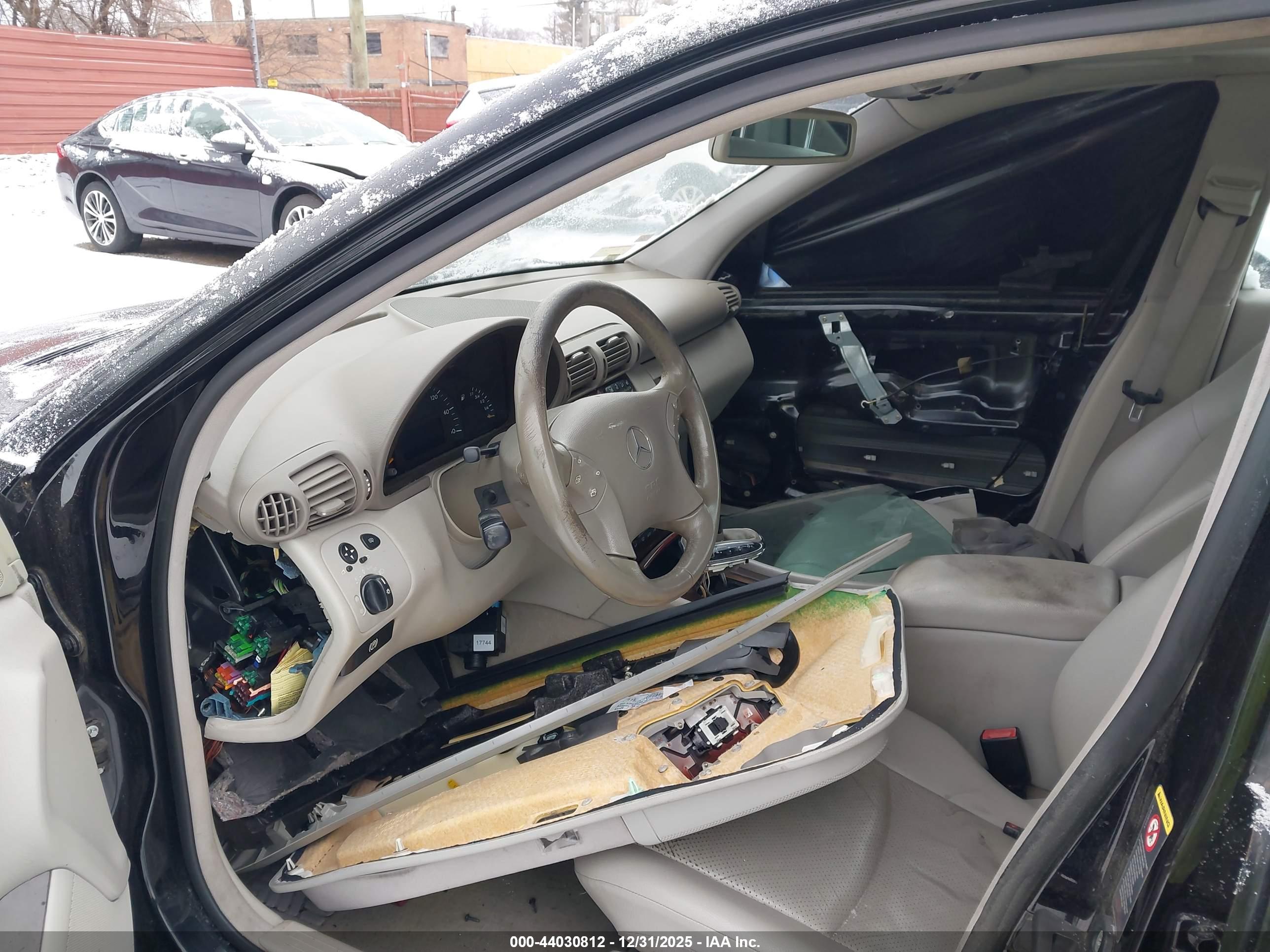 MERCEDES-BENZ C image 6