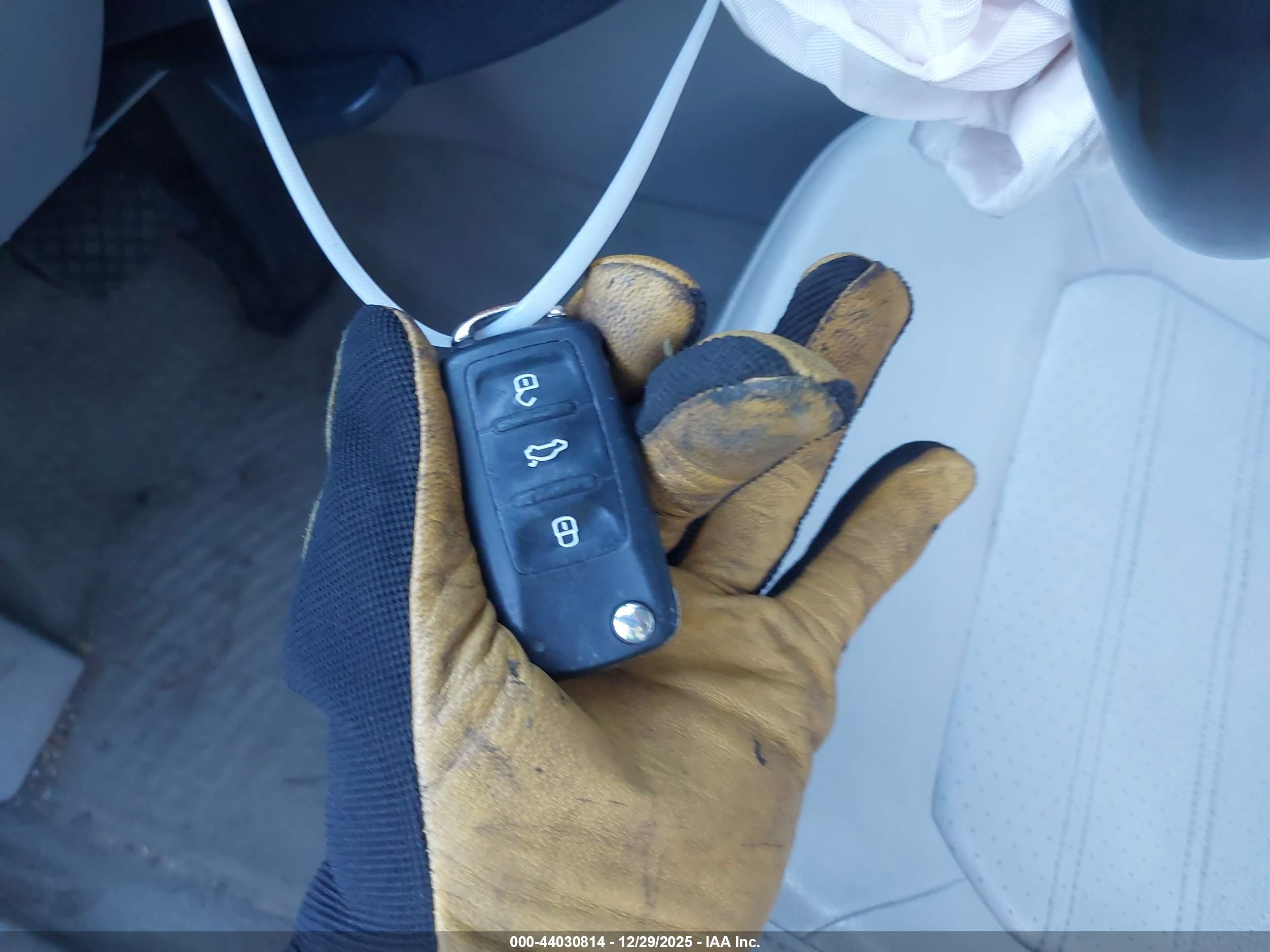 VOLKSWAGEN PASSAT image 11