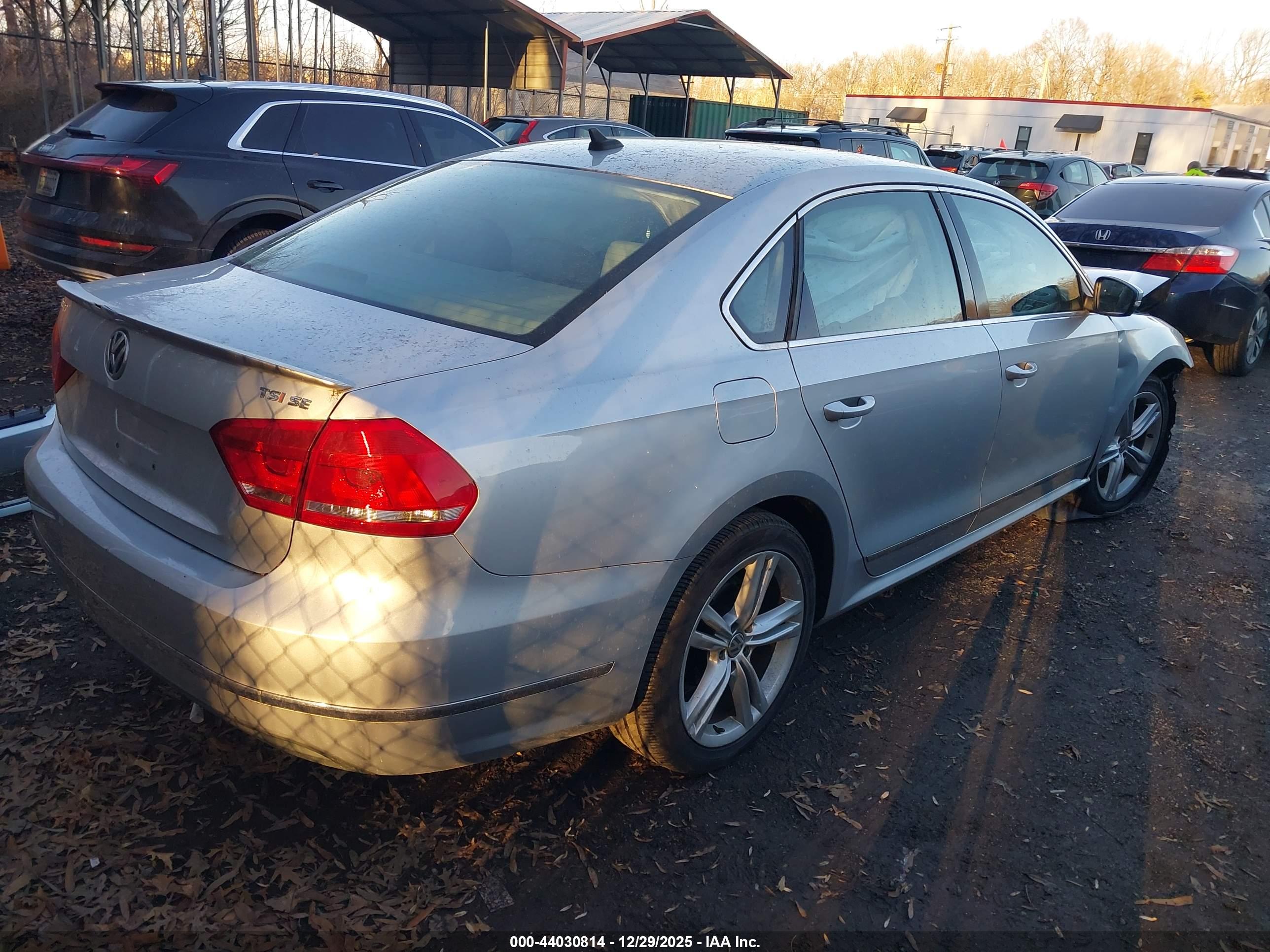 VOLKSWAGEN PASSAT image 4