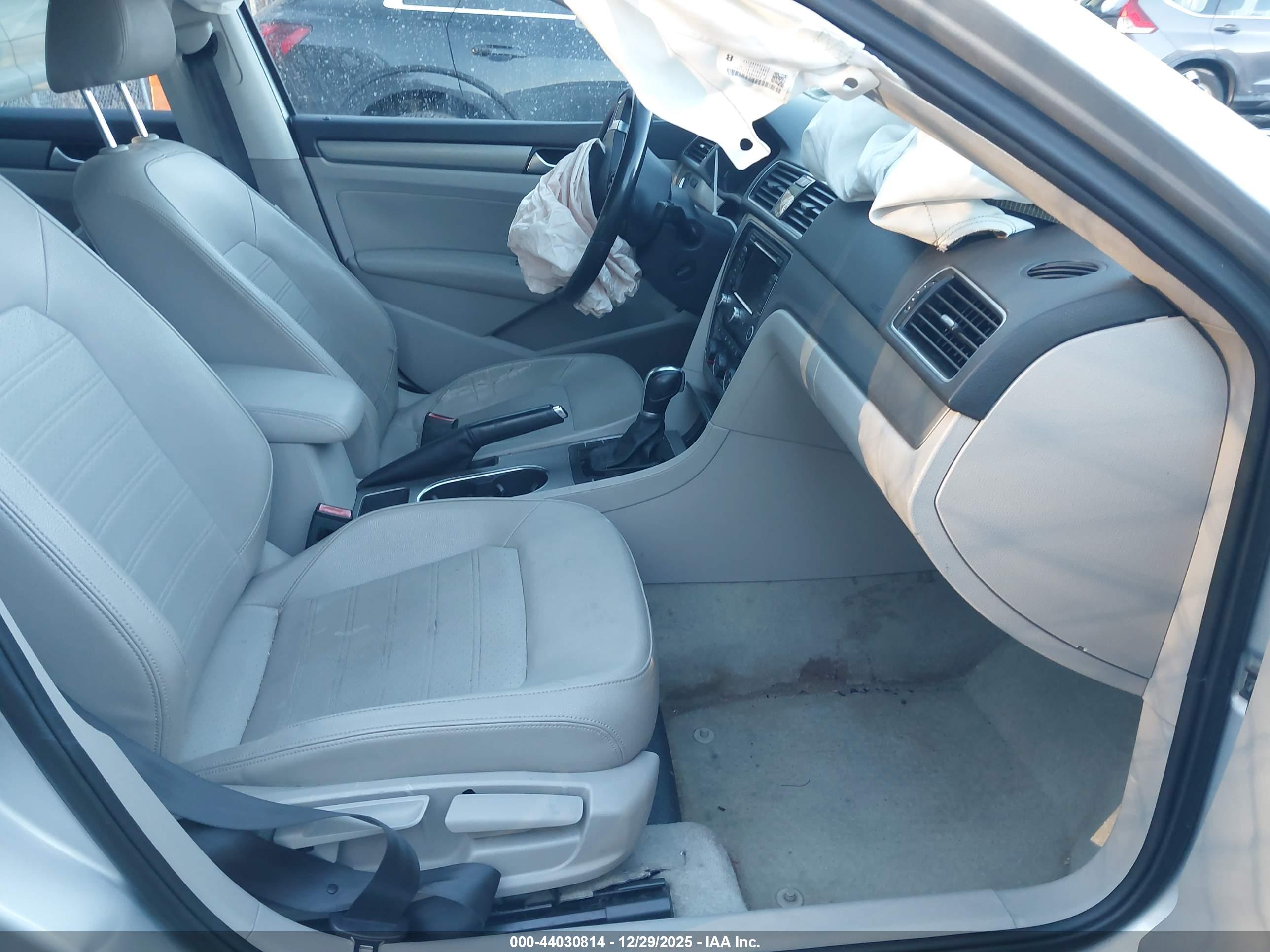 VOLKSWAGEN PASSAT image 5