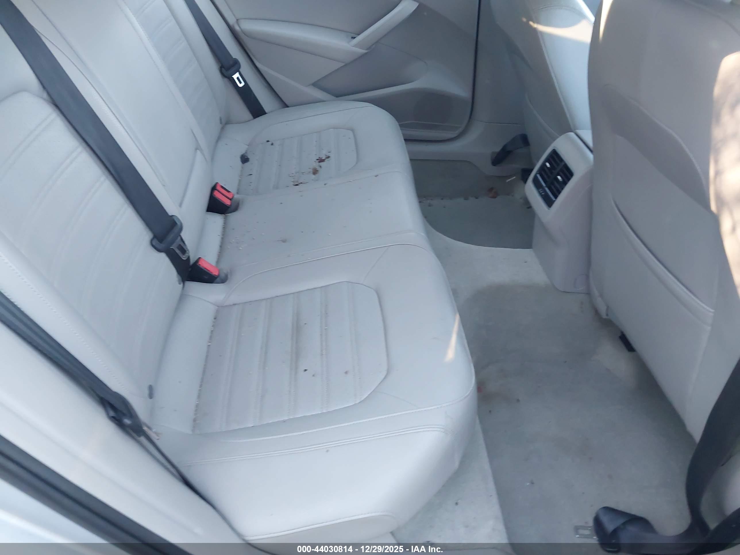 VOLKSWAGEN PASSAT image 8