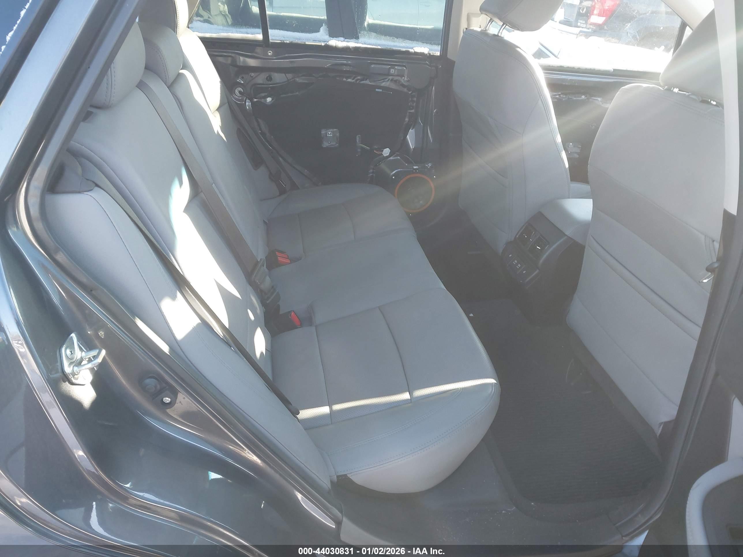 SUBARU OUTBACK image 8