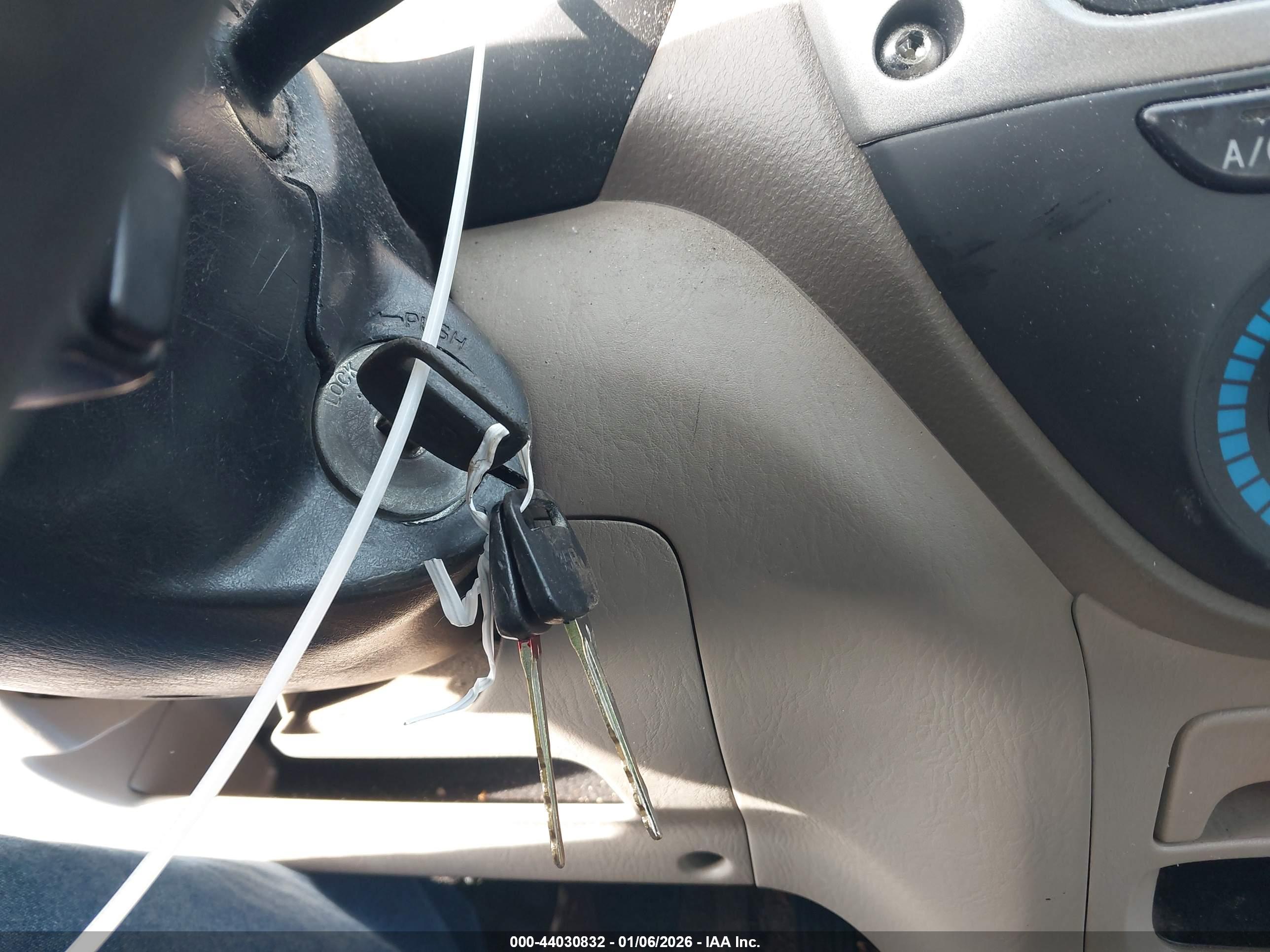 TOYOTA RAV4 image 11