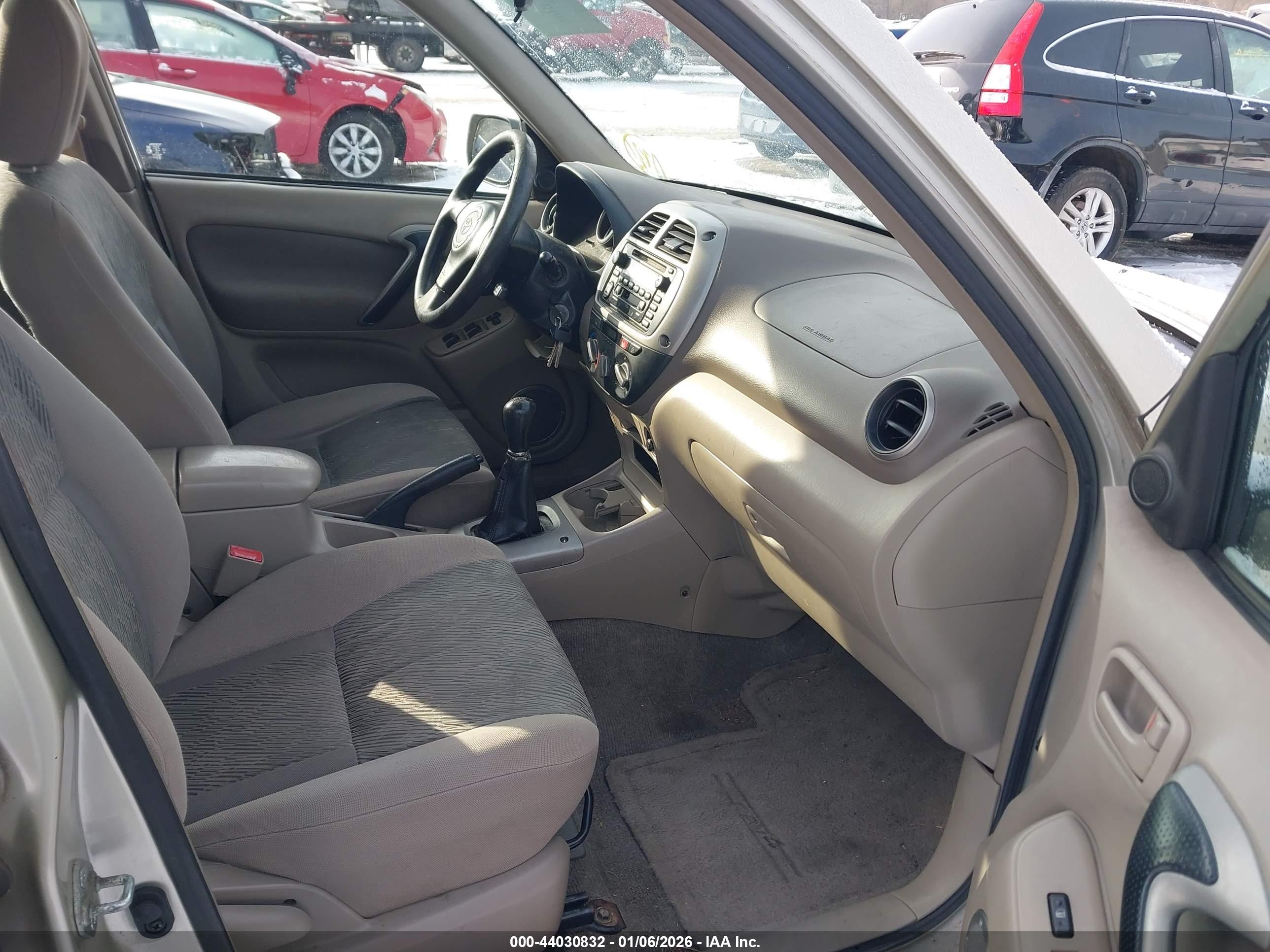 TOYOTA RAV4 image 5
