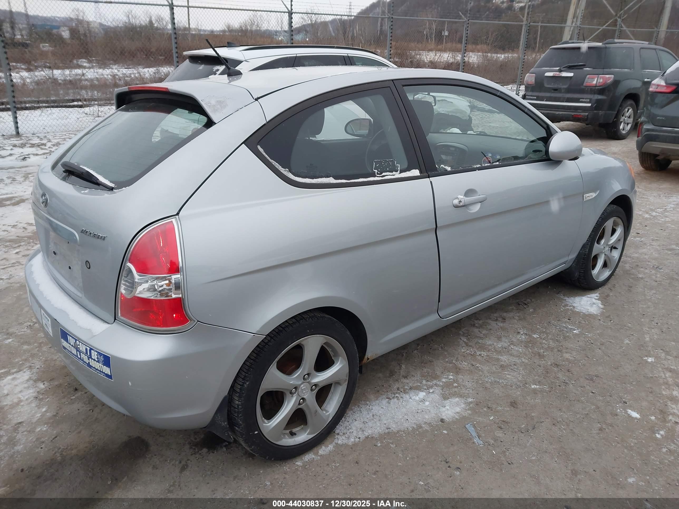 HYUNDAI ACCENT image 4