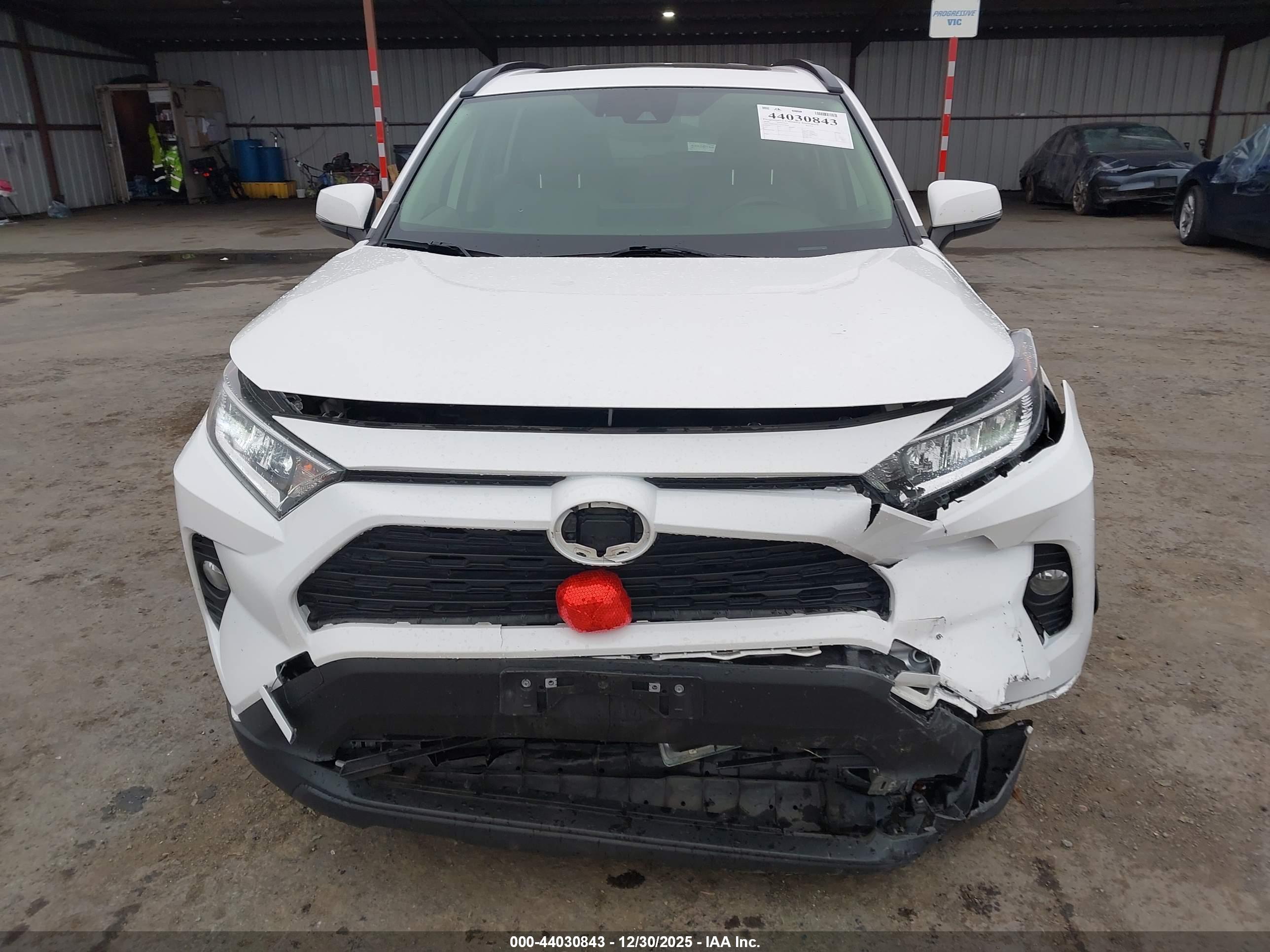 TOYOTA RAV4 image 6