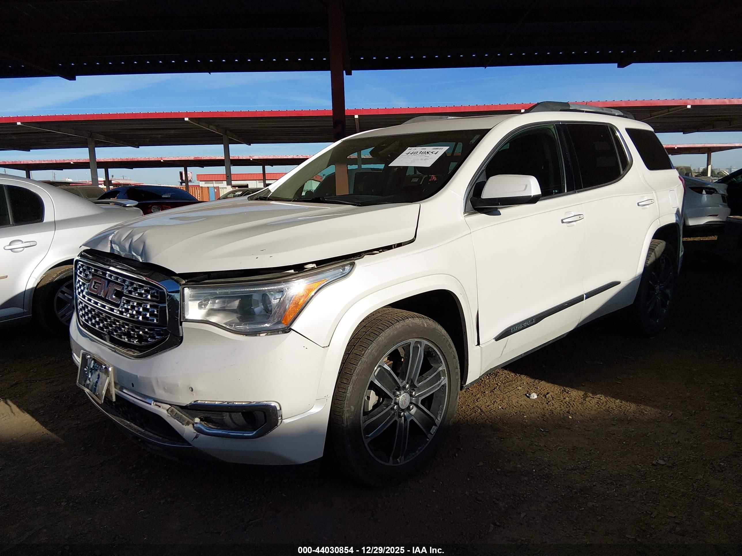 GMC ACADIA image 2