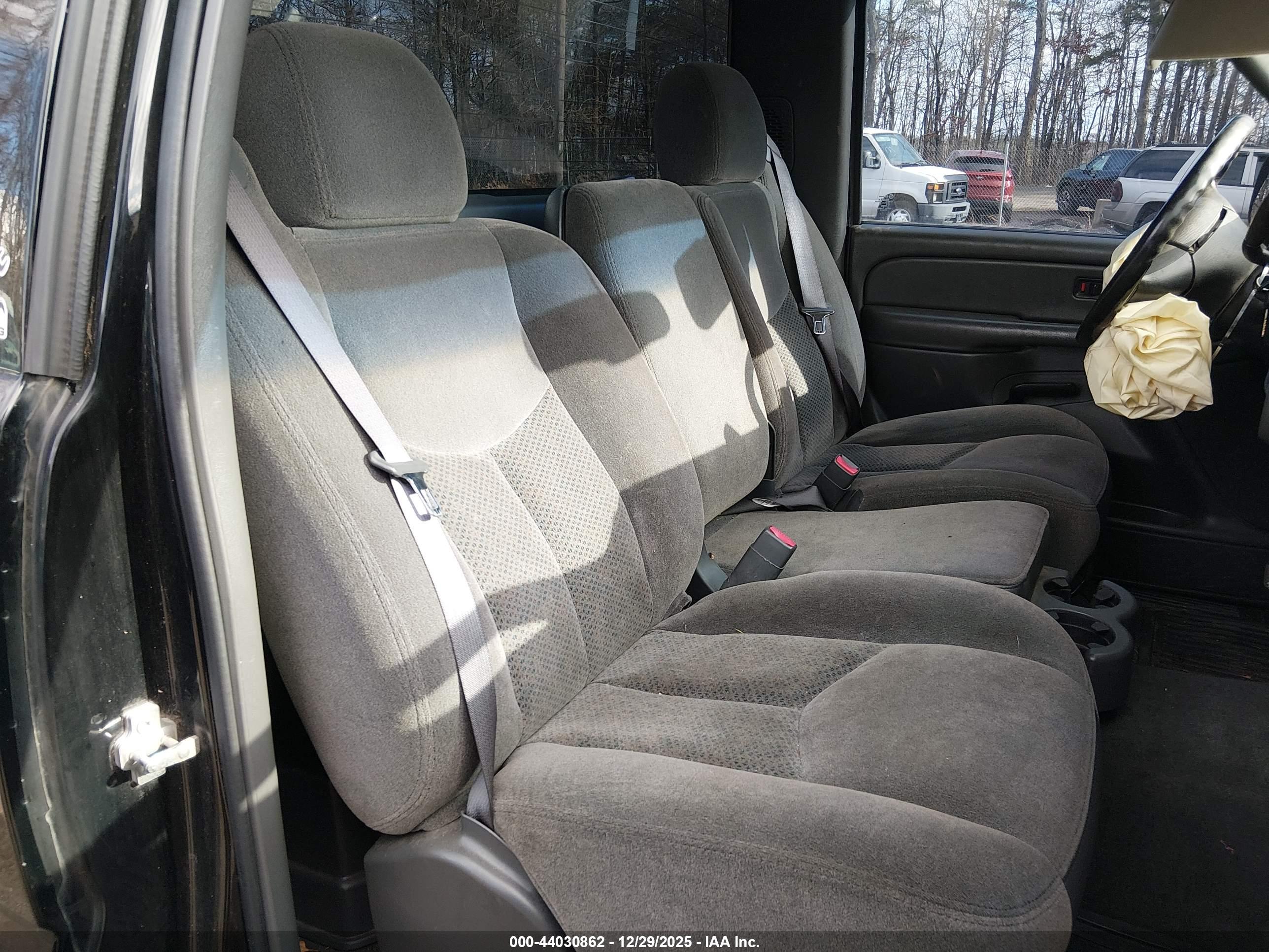 CHEVROLET SILVERADO image 8