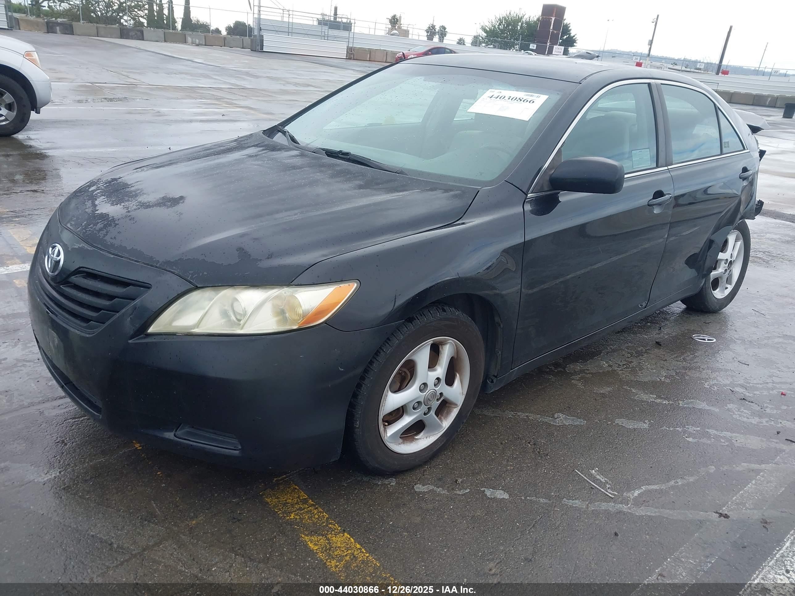 TOYOTA CAMRY image 2