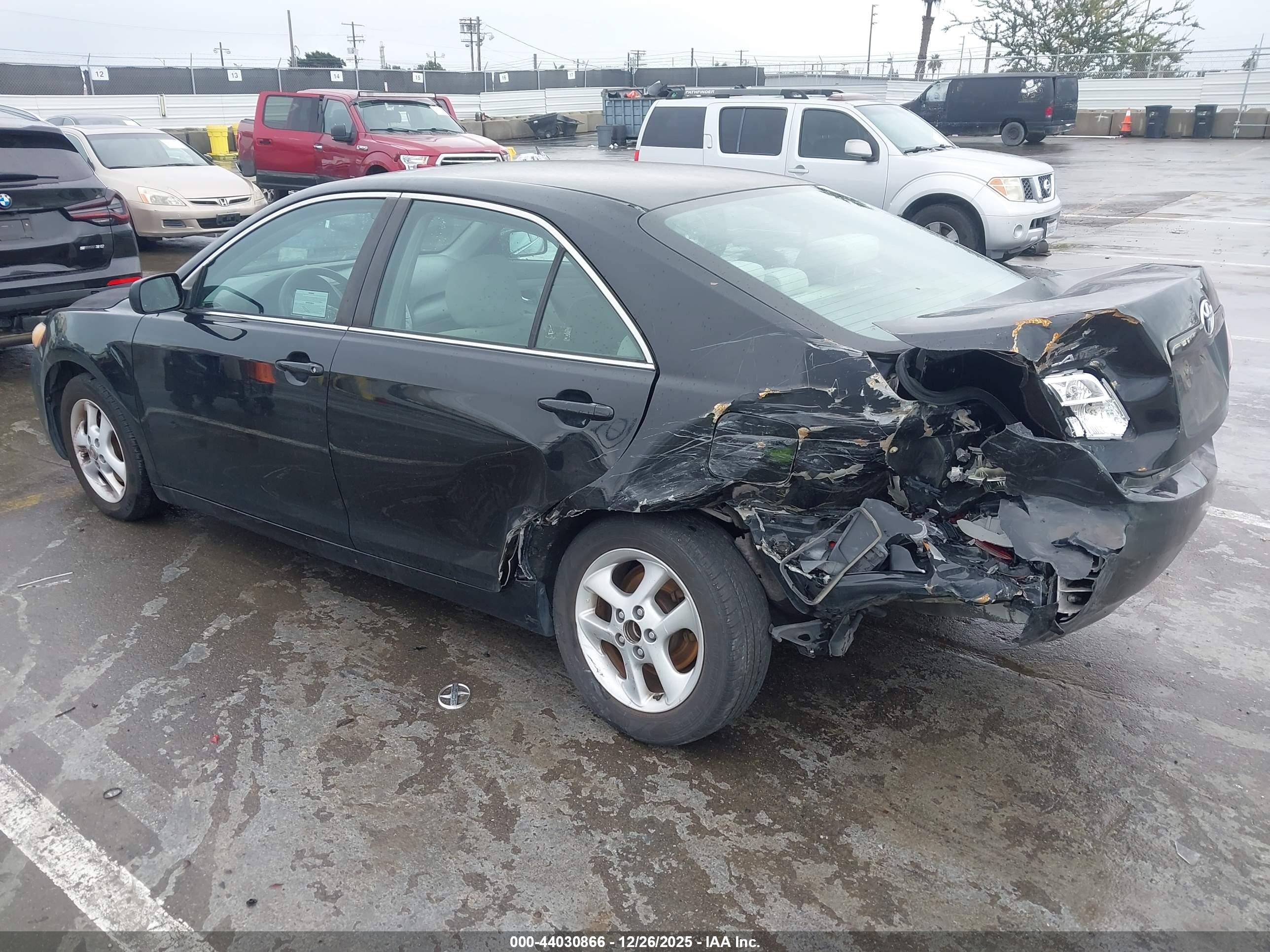 TOYOTA CAMRY image 3