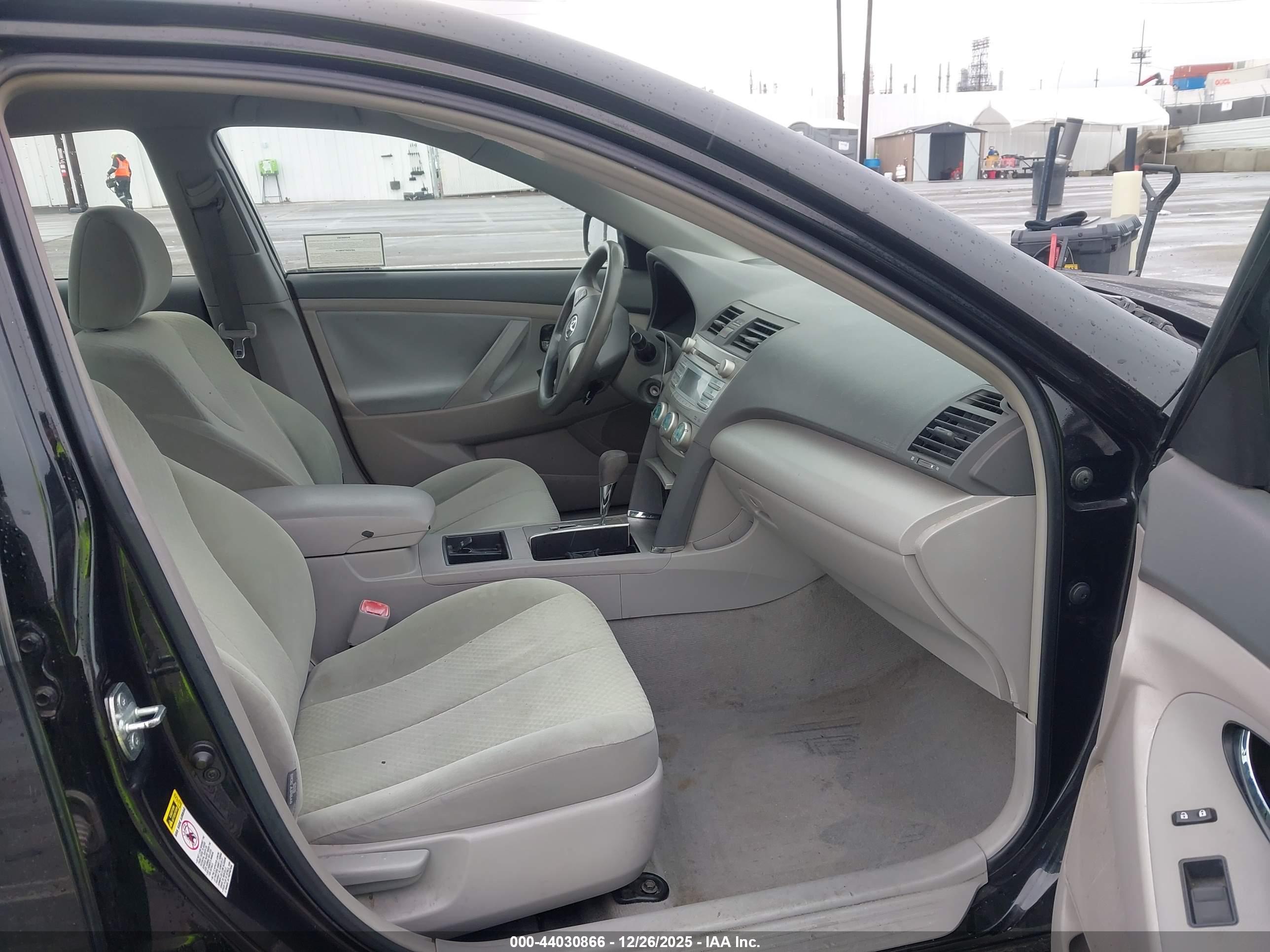 TOYOTA CAMRY image 5