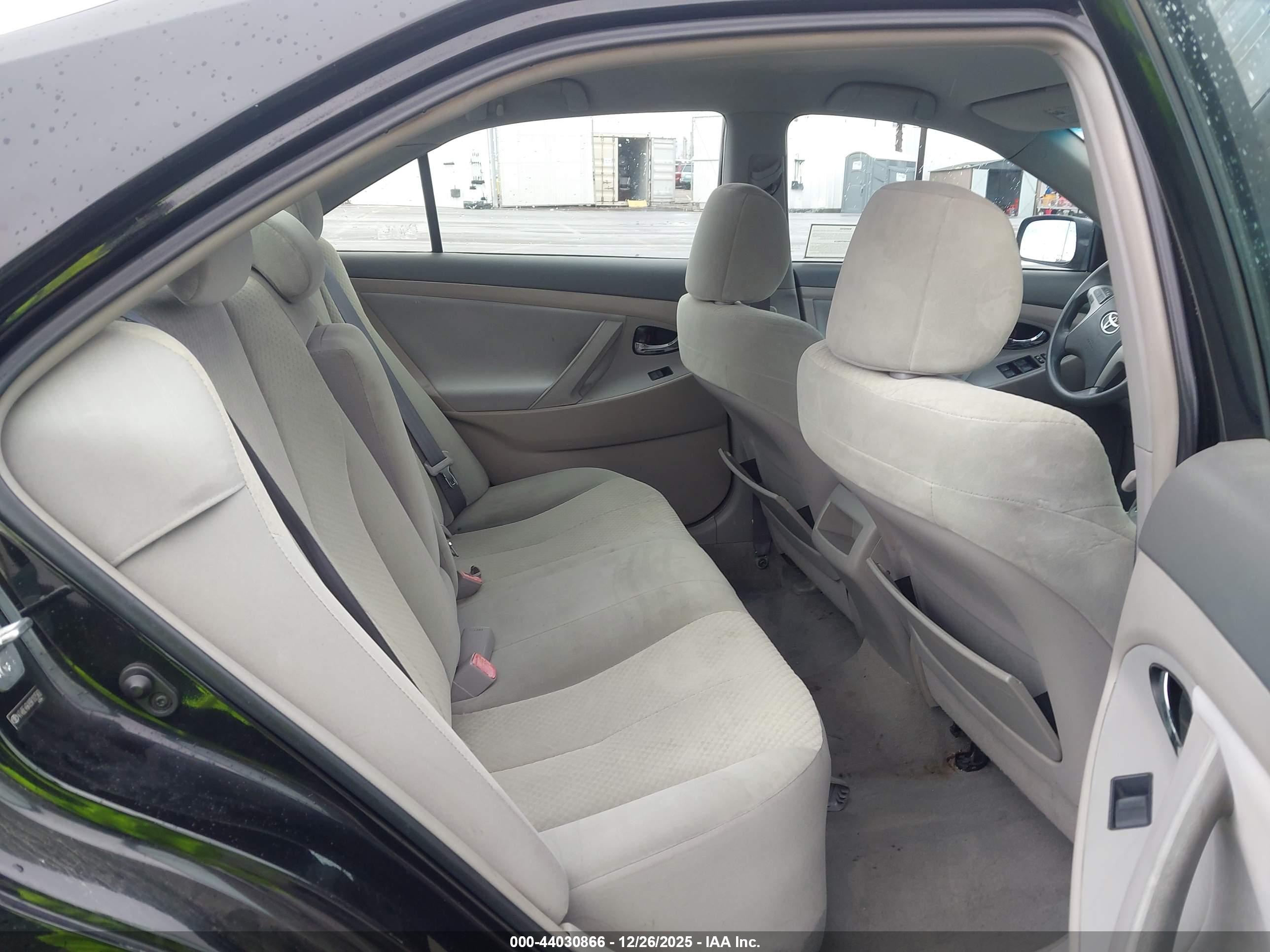 TOYOTA CAMRY image 8