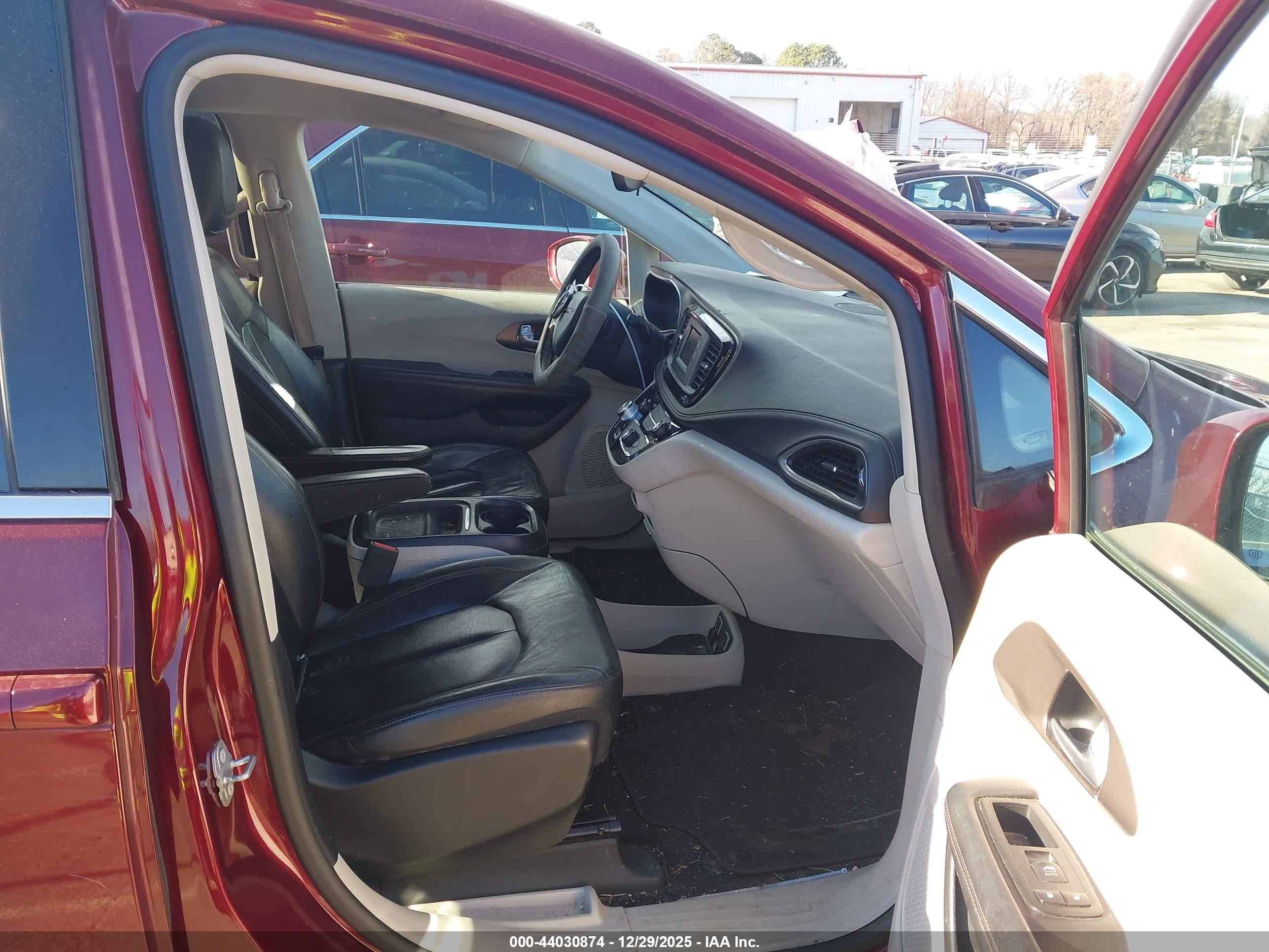 CHRYSLER PACIFICA image 5