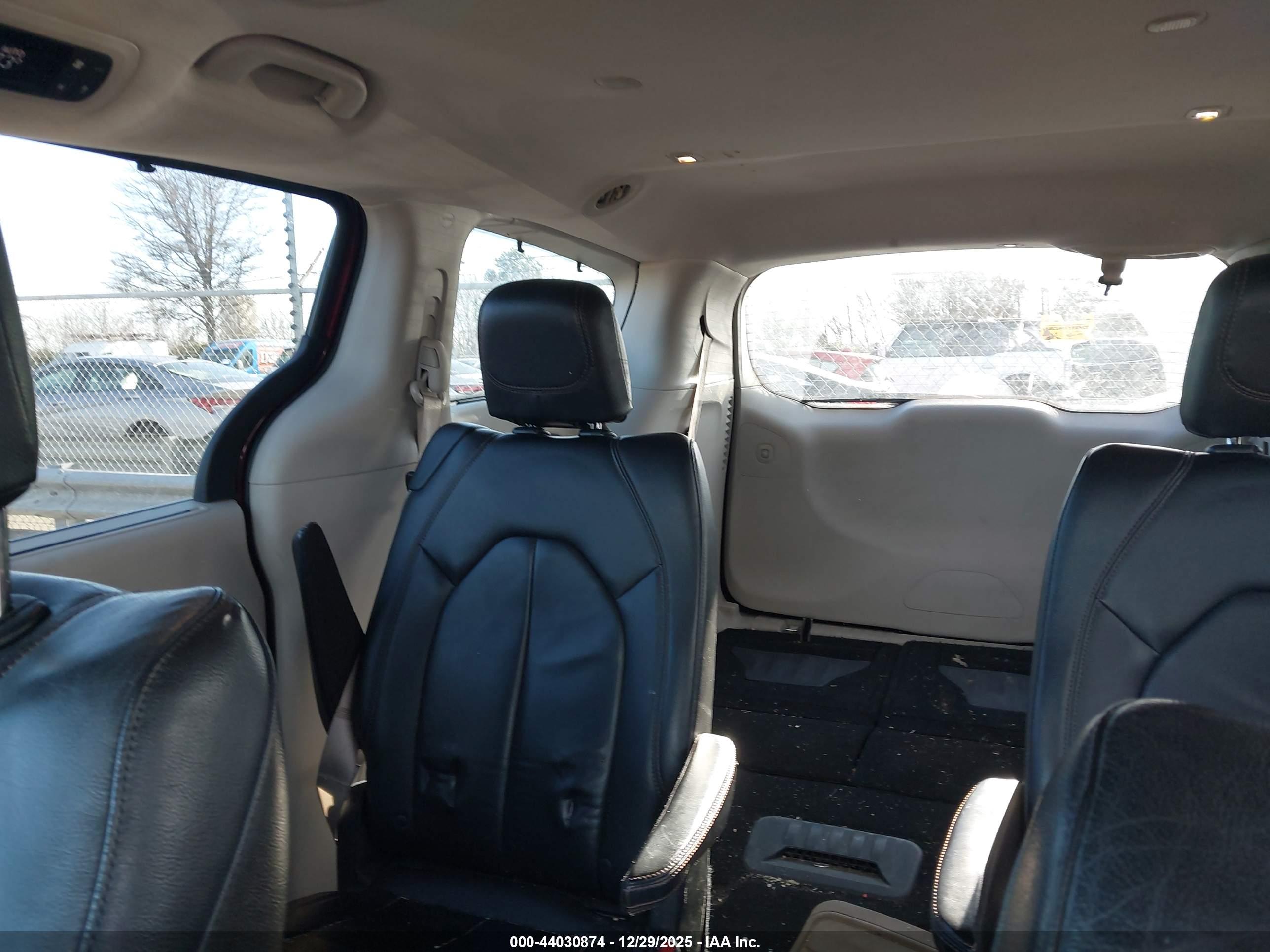 CHRYSLER PACIFICA image 8
