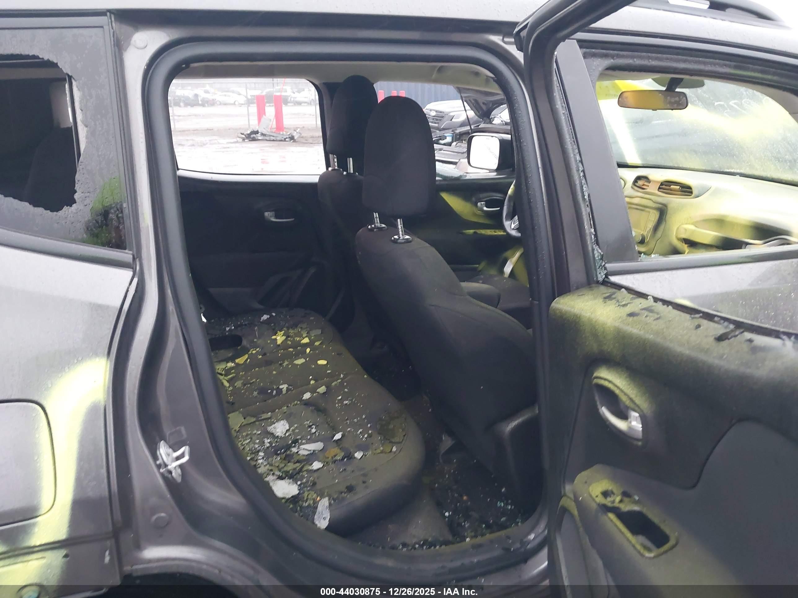 JEEP RENEGADE image 8