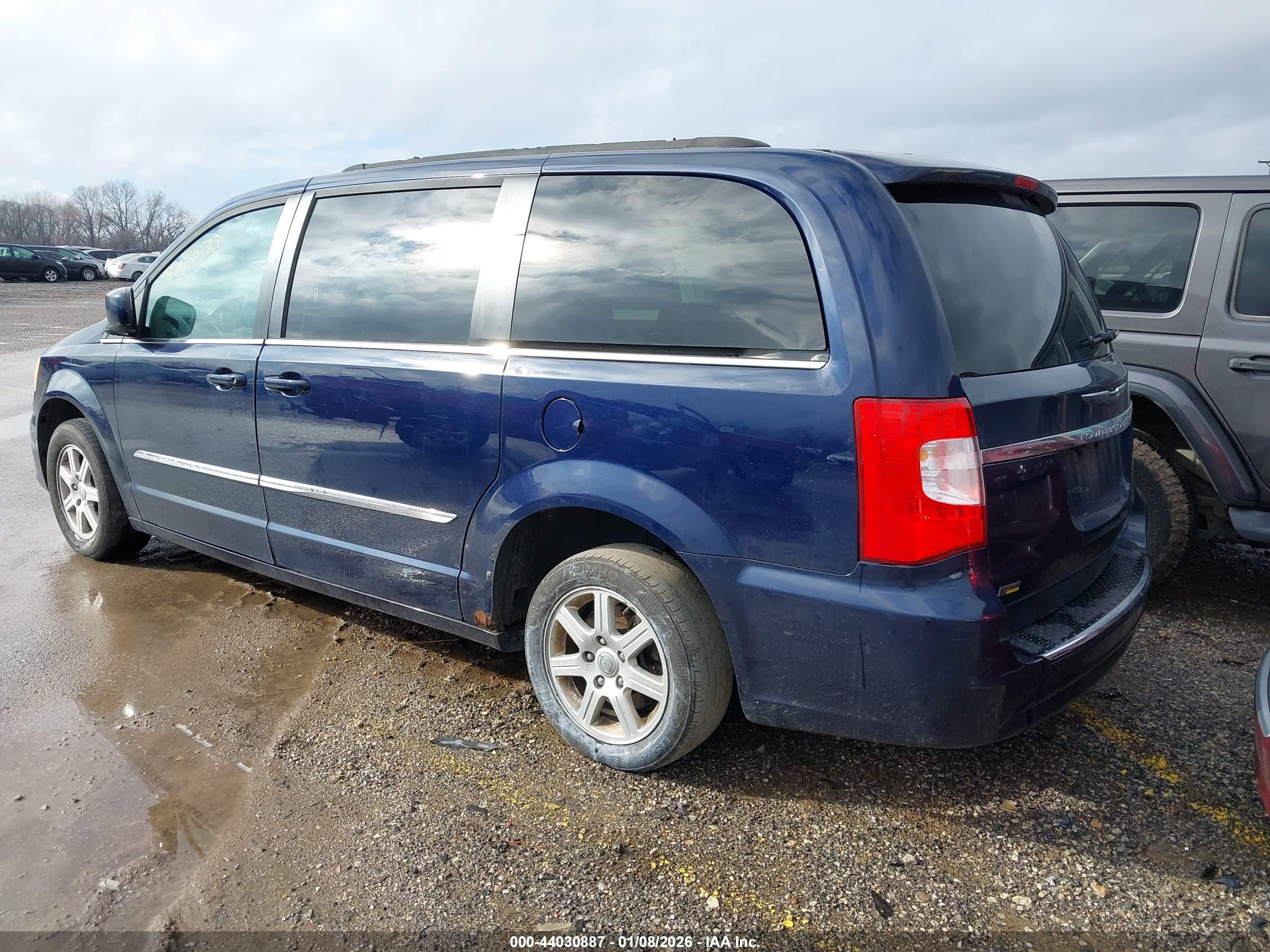CHRYSLER TOWN image 3