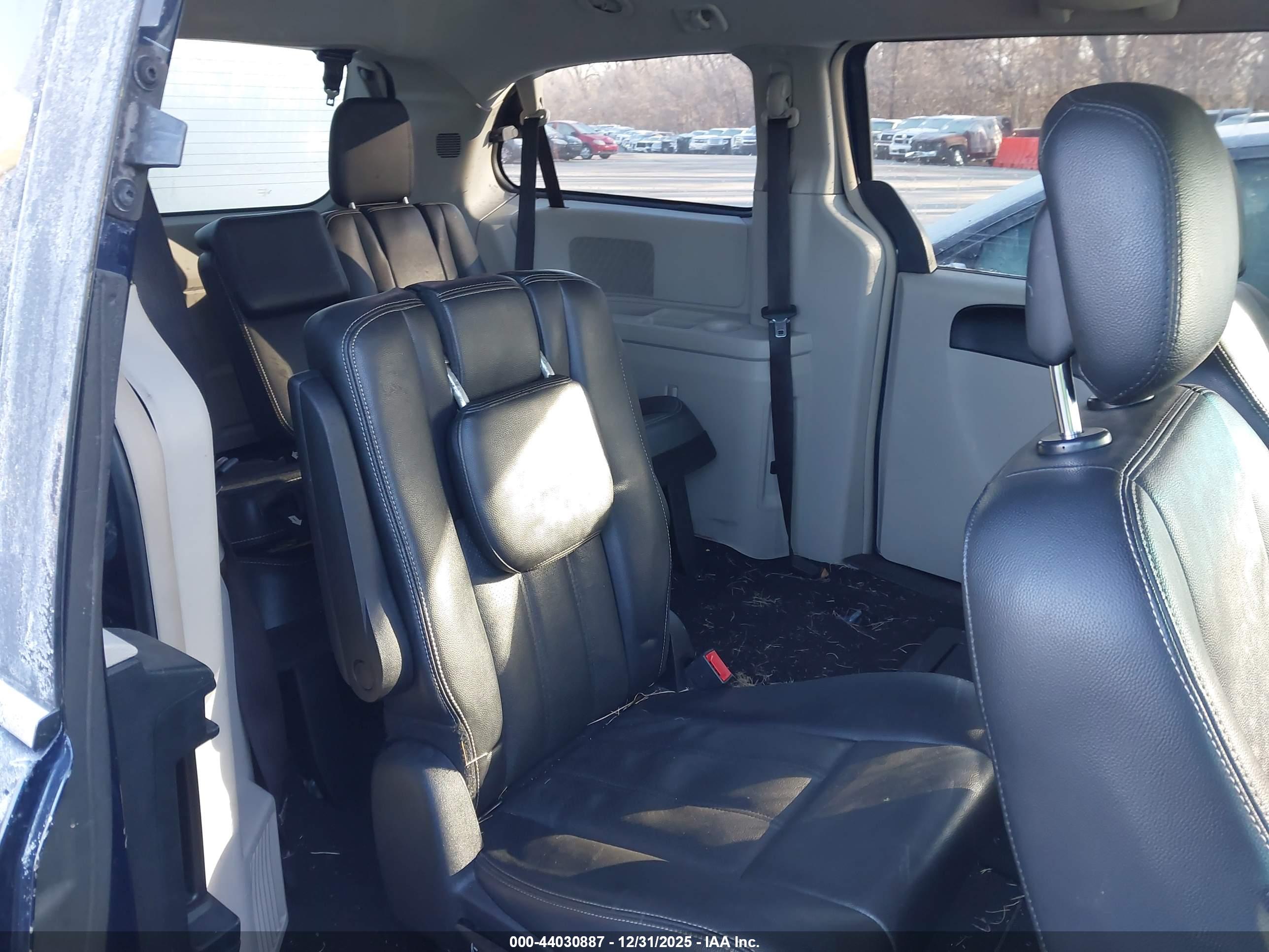 CHRYSLER TOWN image 8