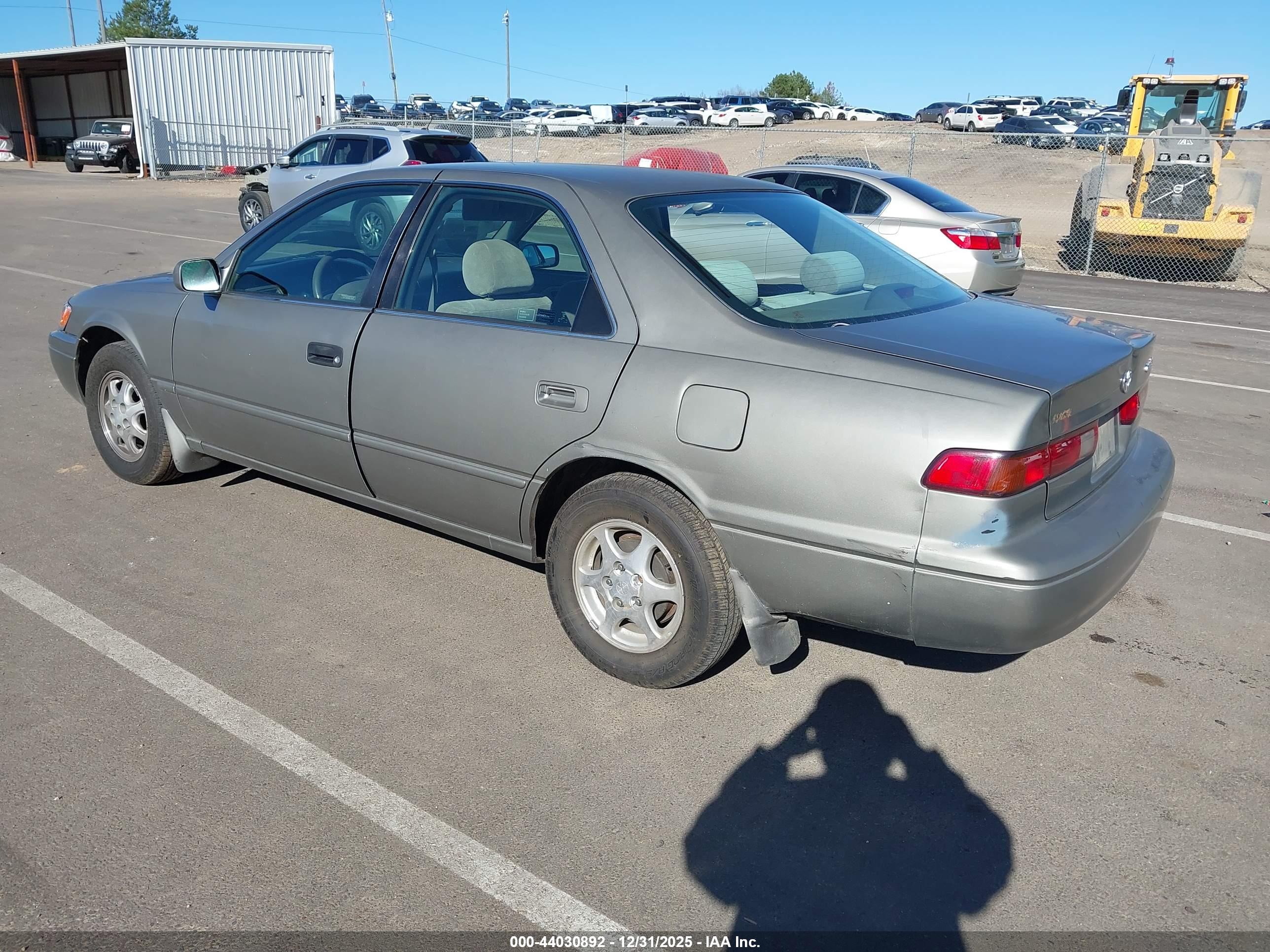 TOYOTA CAMRY image 3