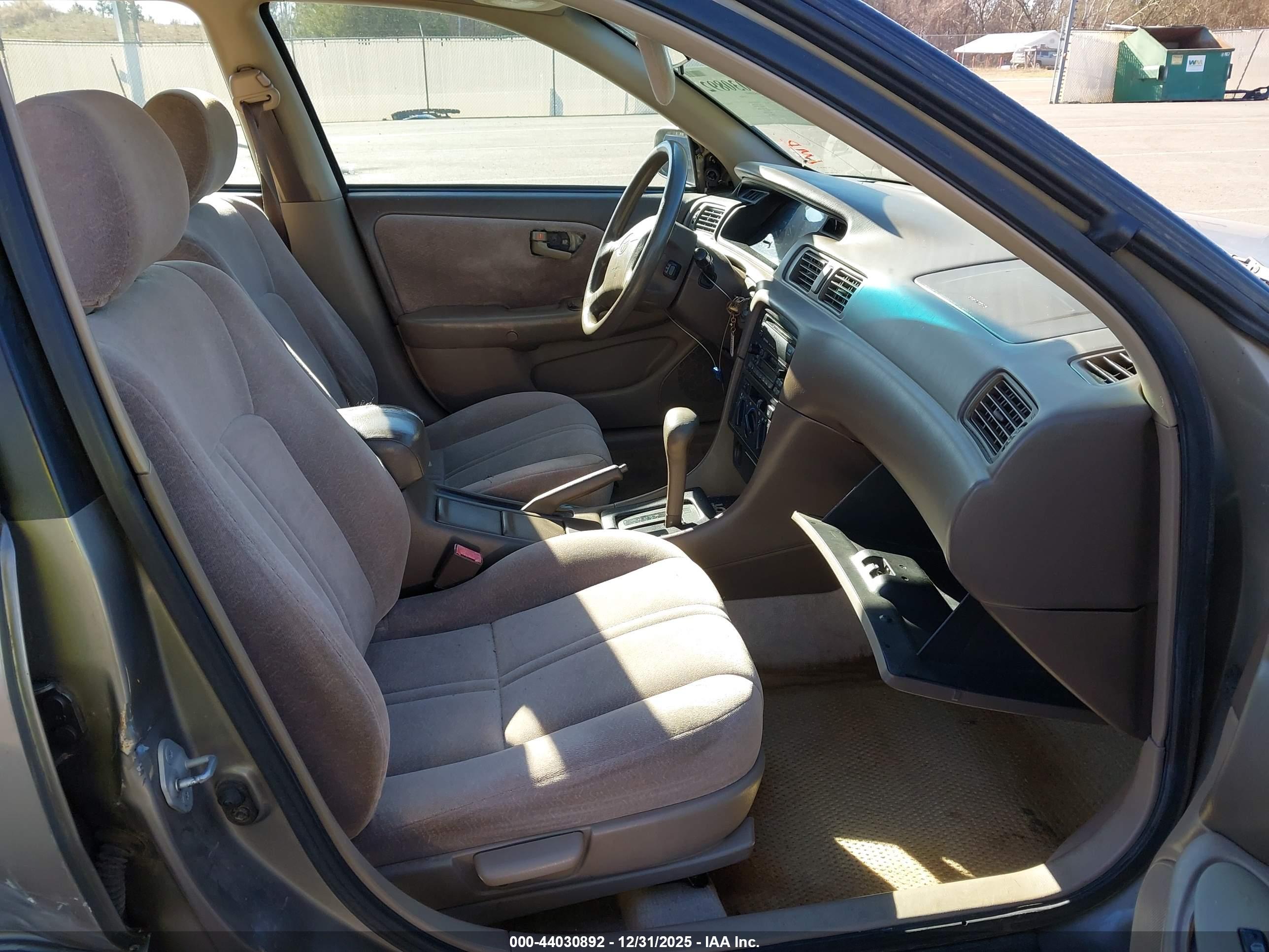 TOYOTA CAMRY image 5