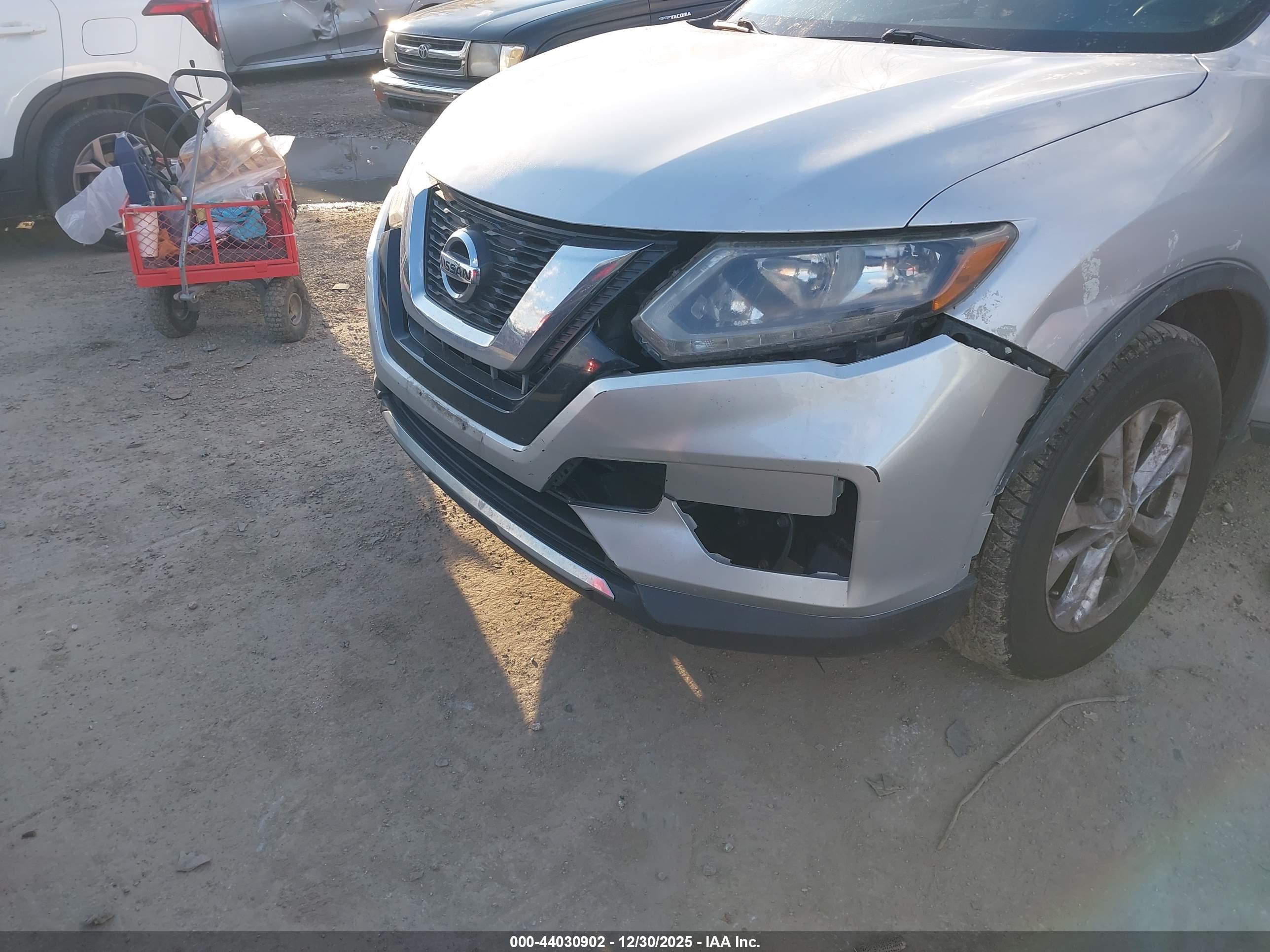 NISSAN ROGUE image 6