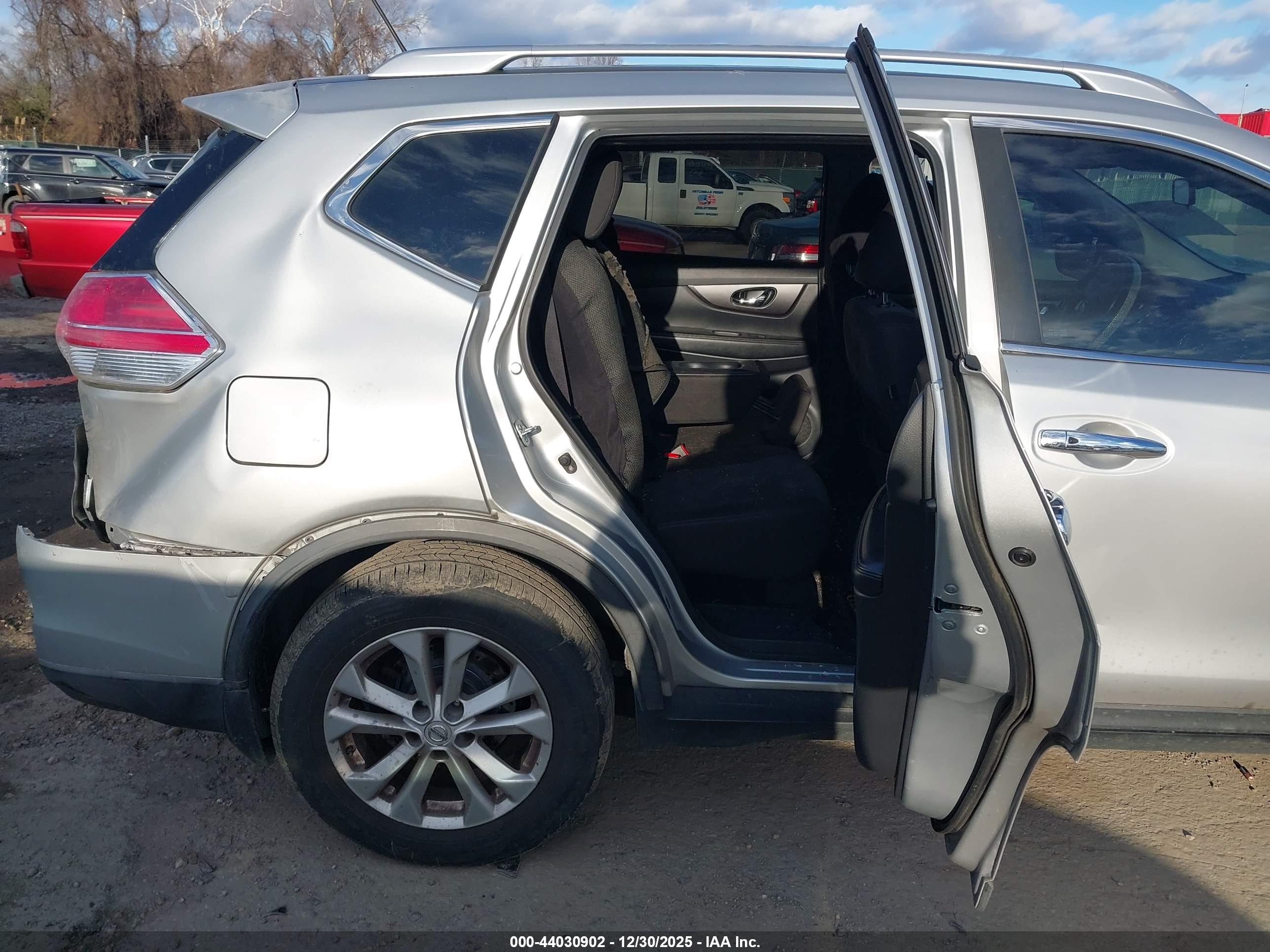 NISSAN ROGUE image 8