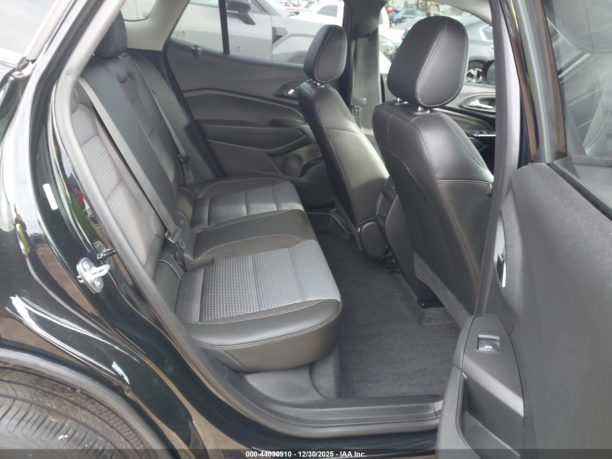 CHEVROLET TRAX image 8