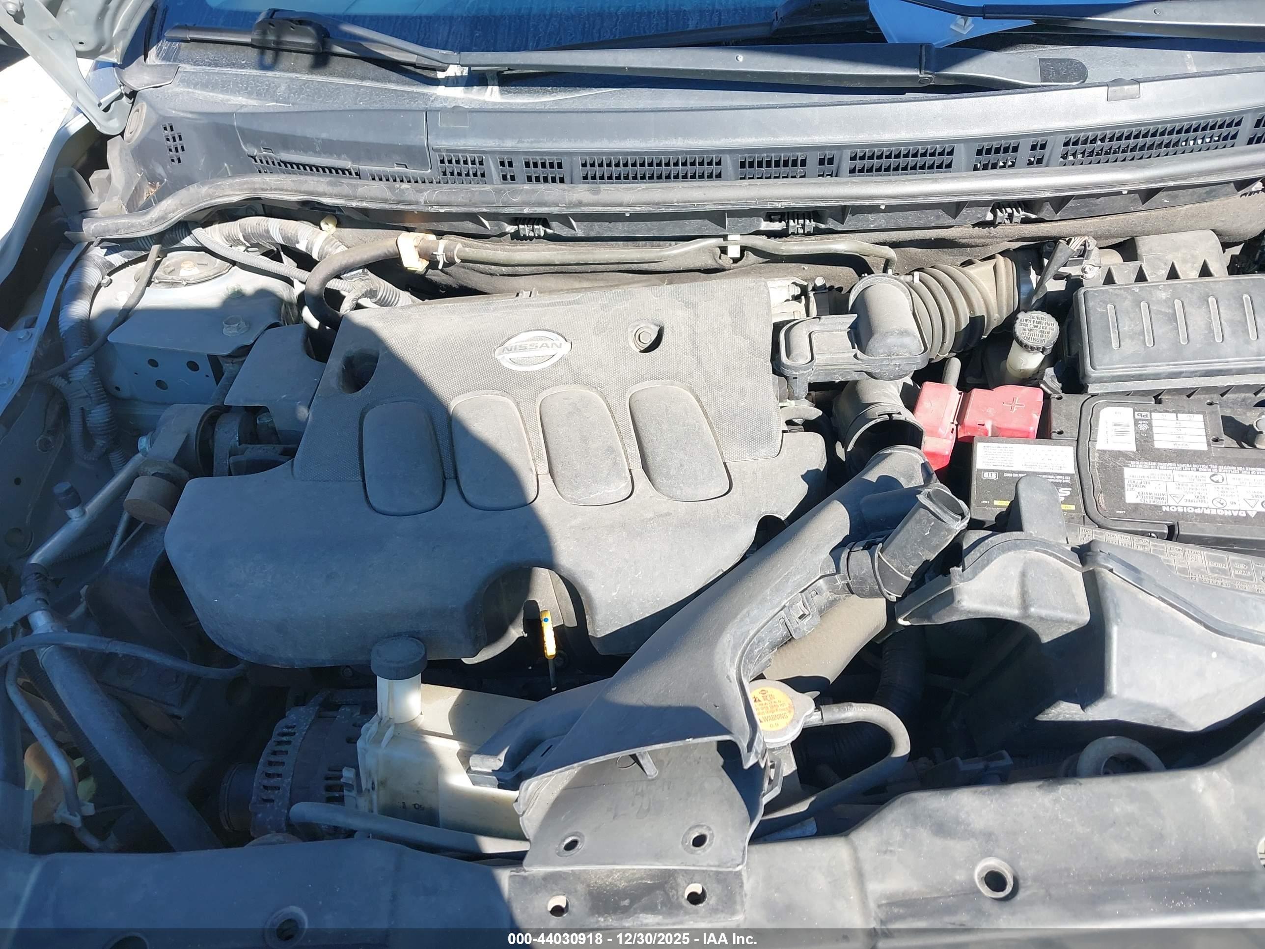 NISSAN VERSA image 10