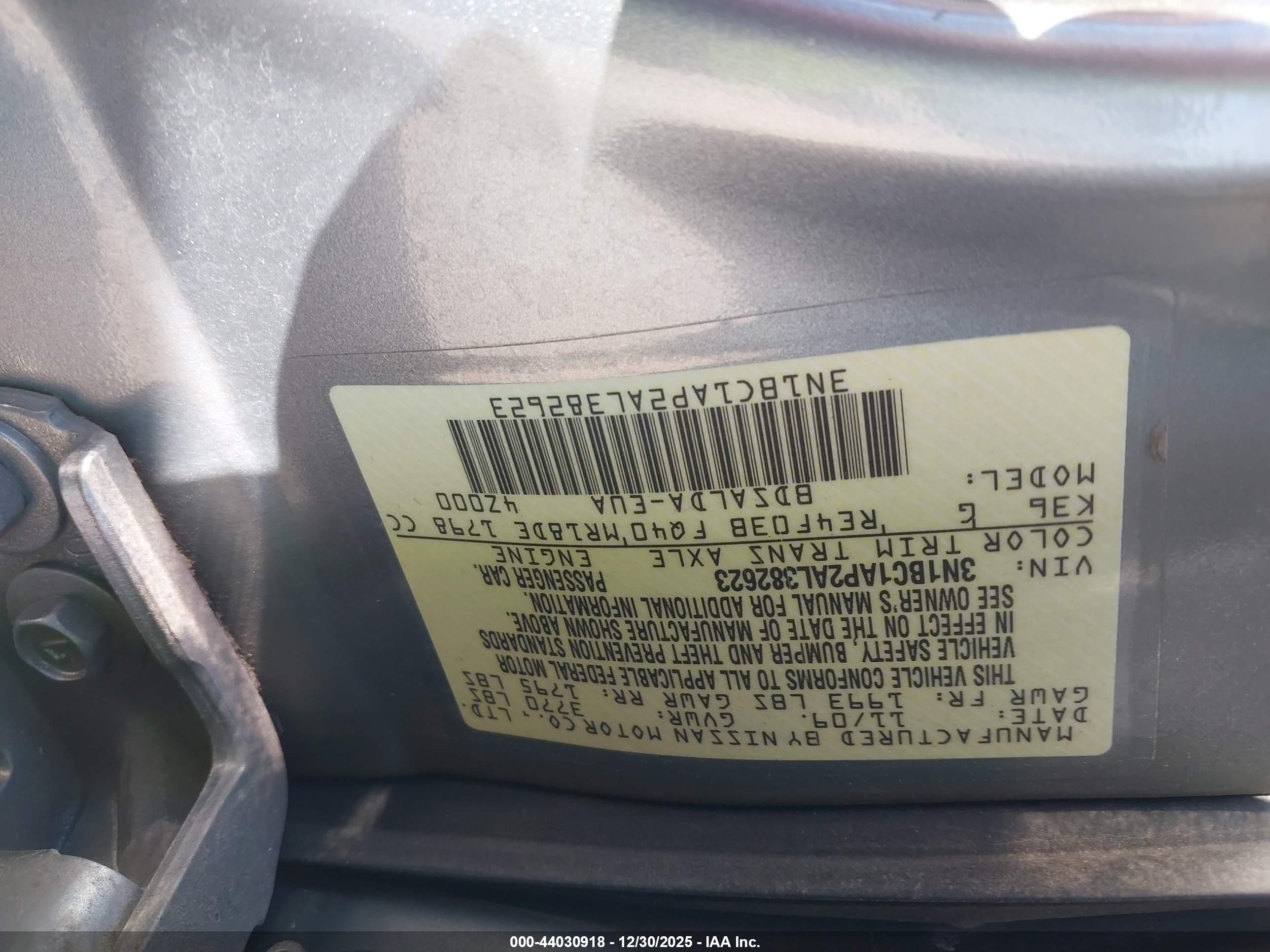 NISSAN VERSA image 9