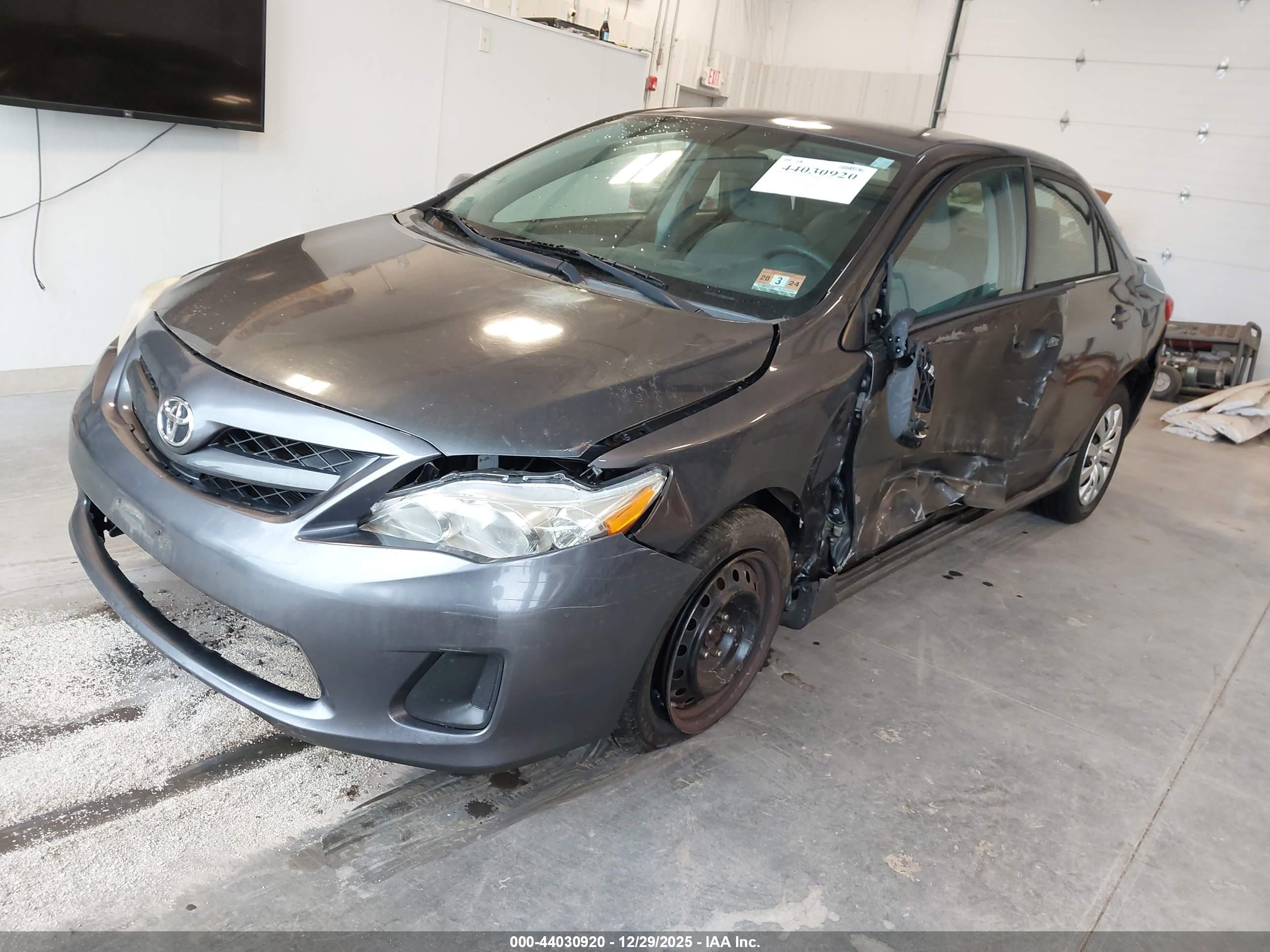 TOYOTA COROLLA image 2