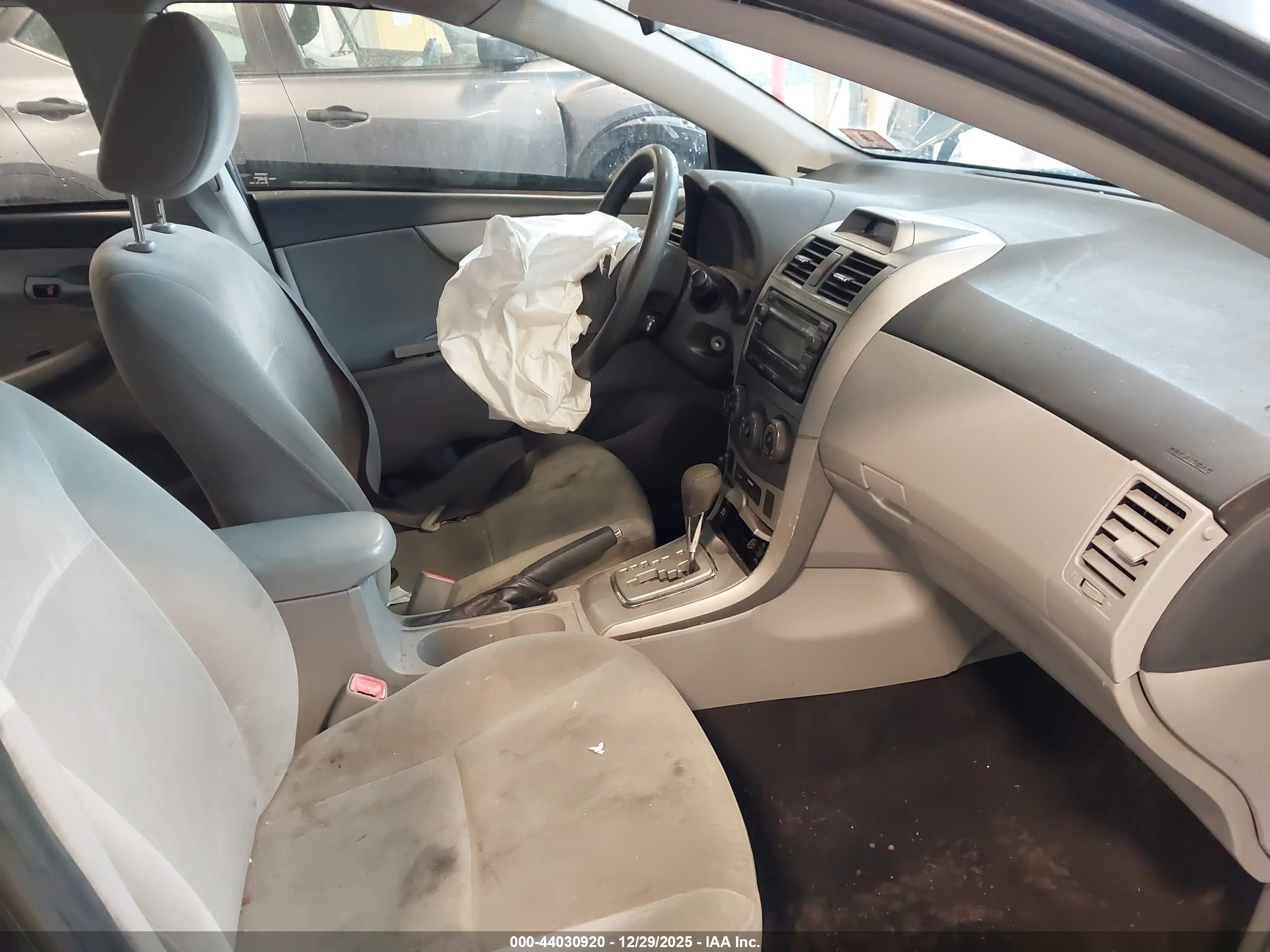 TOYOTA COROLLA image 5