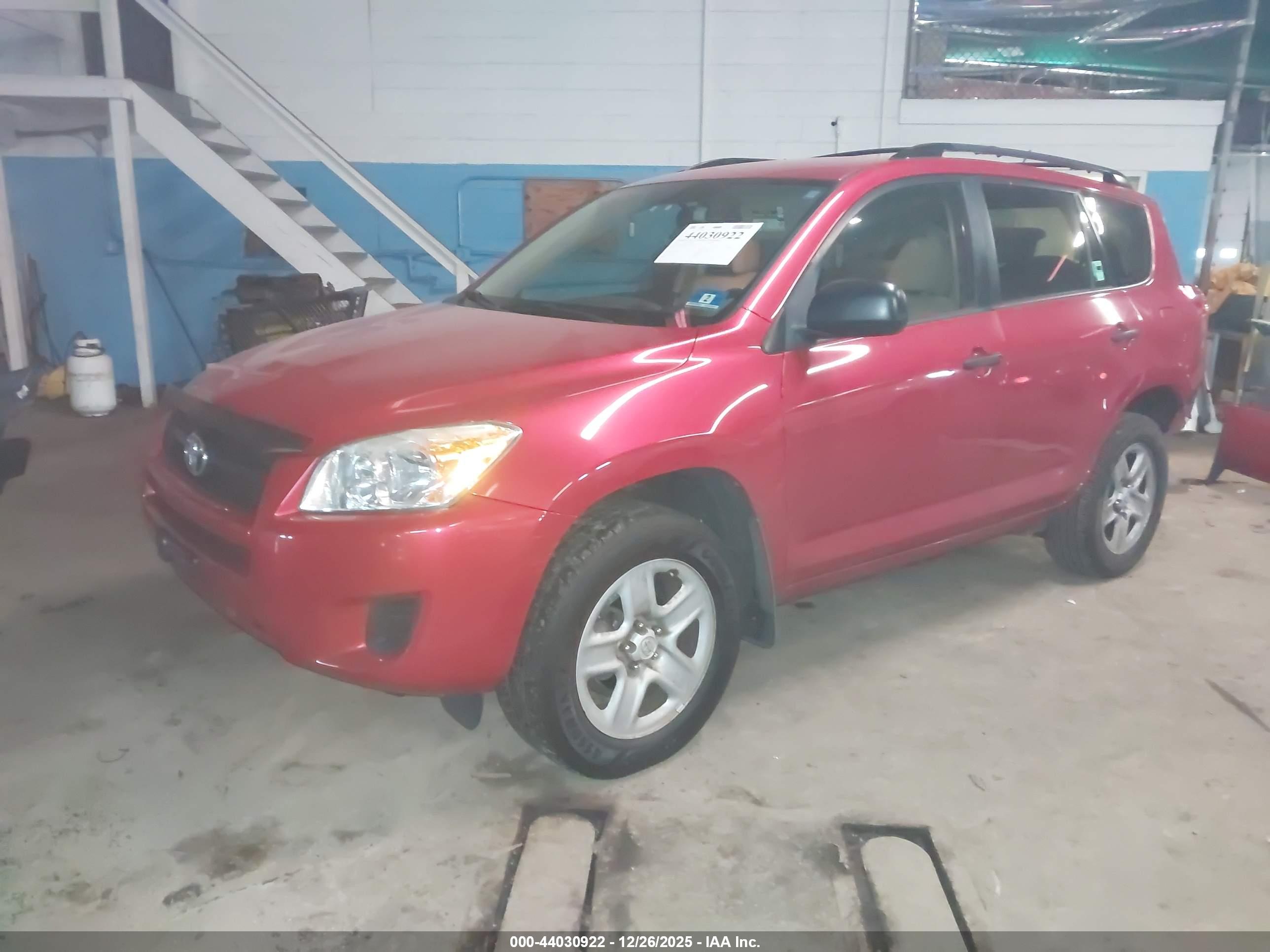 TOYOTA RAV4 image 2