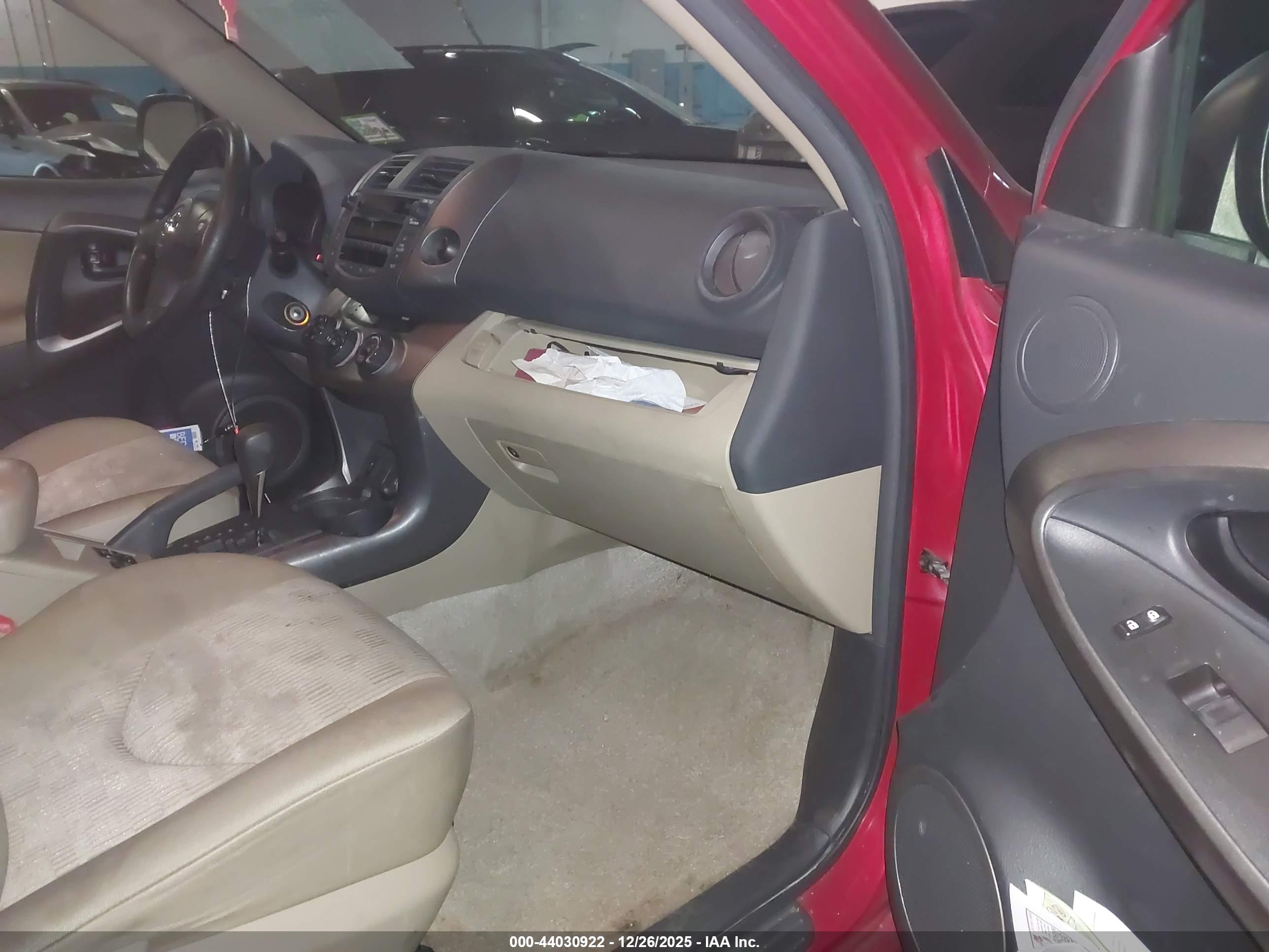 TOYOTA RAV4 image 5