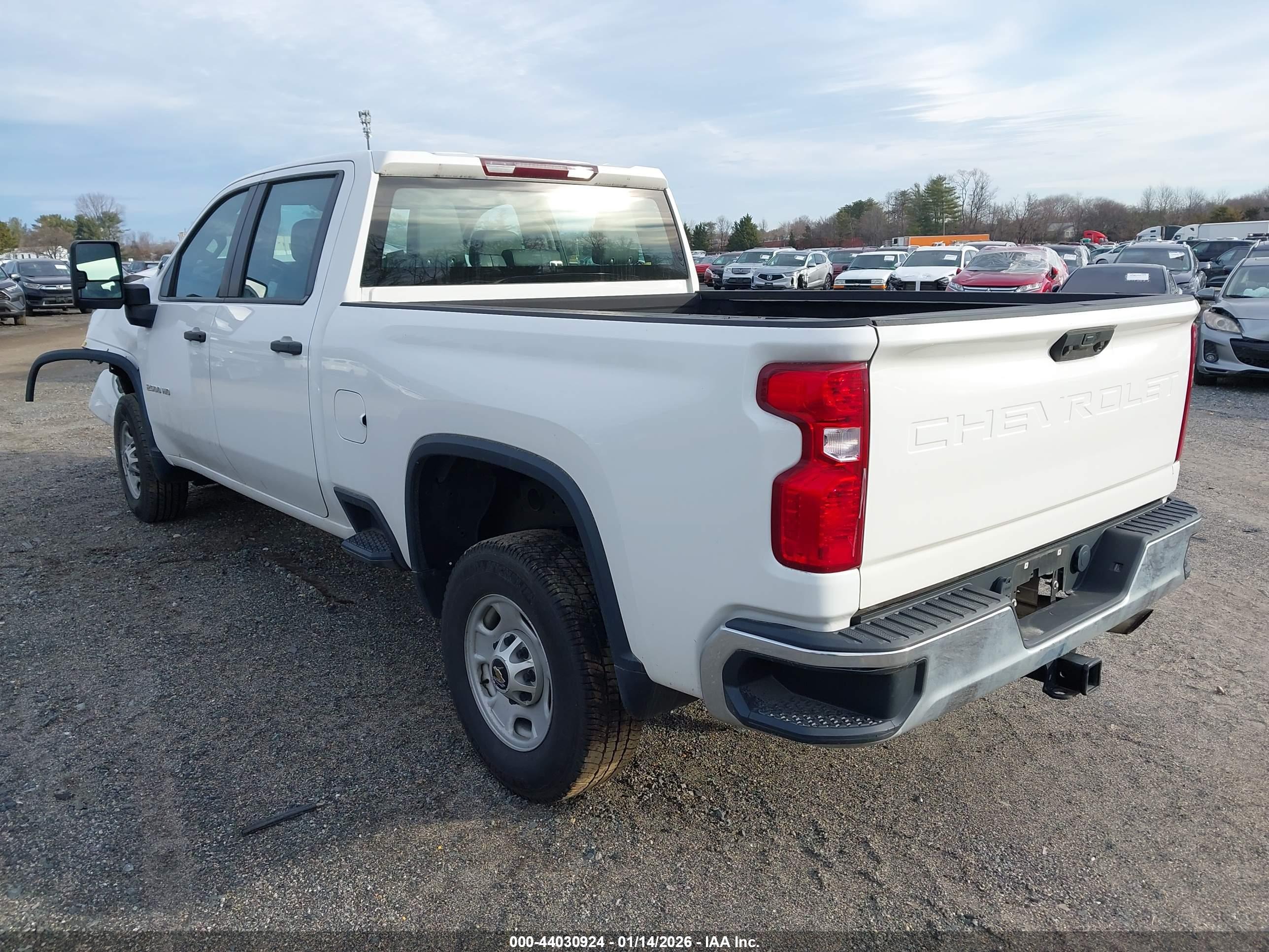 CHEVROLET SILVERADO image 3