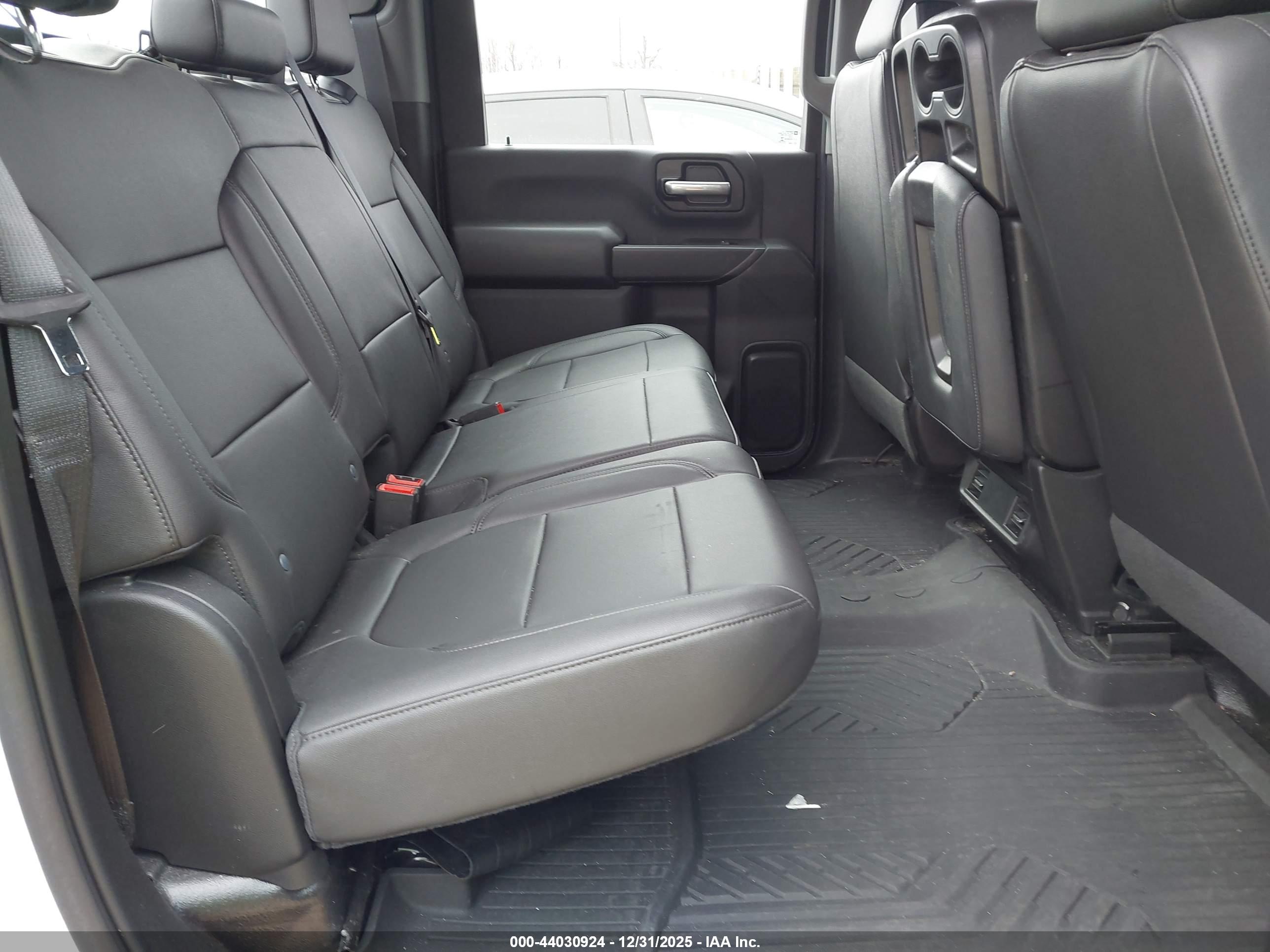 CHEVROLET SILVERADO image 8