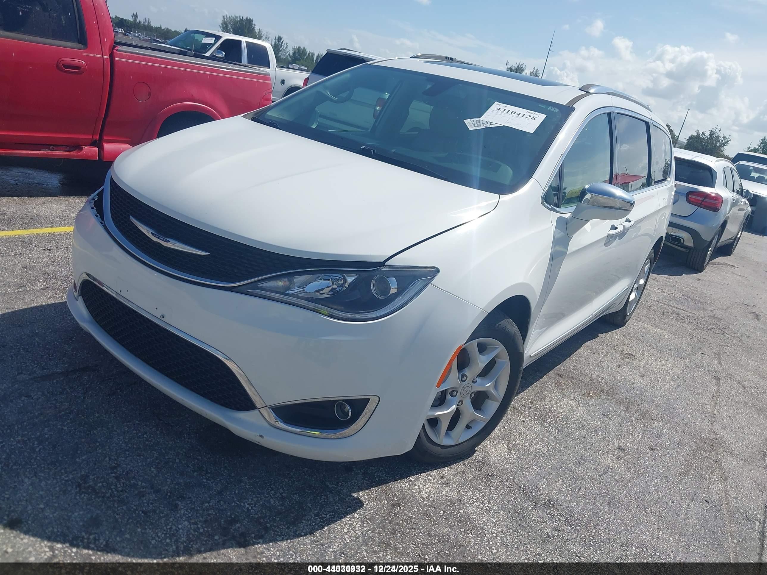 CHRYSLER PACIFICA image 2