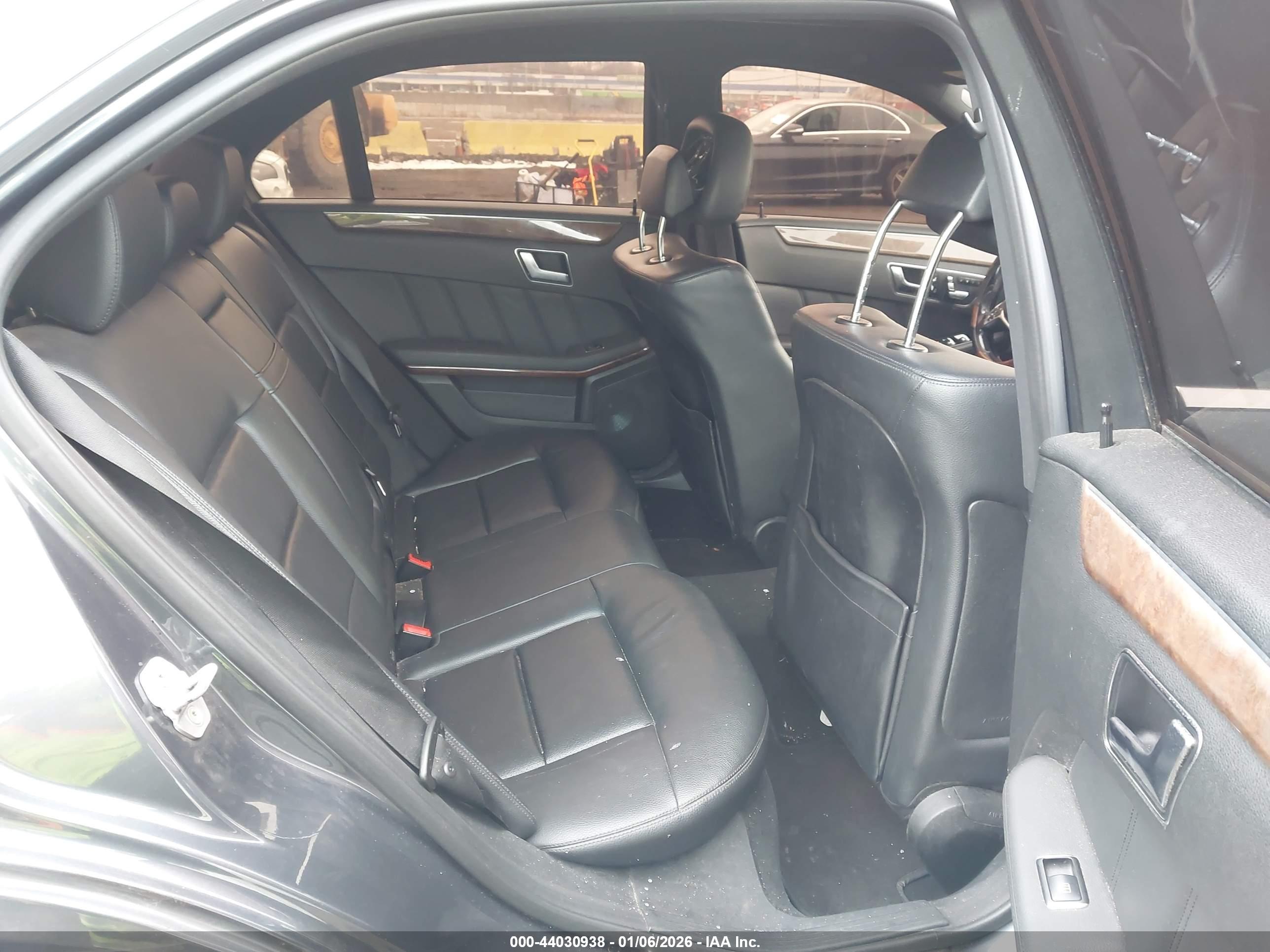 MERCEDES-BENZ E image 8