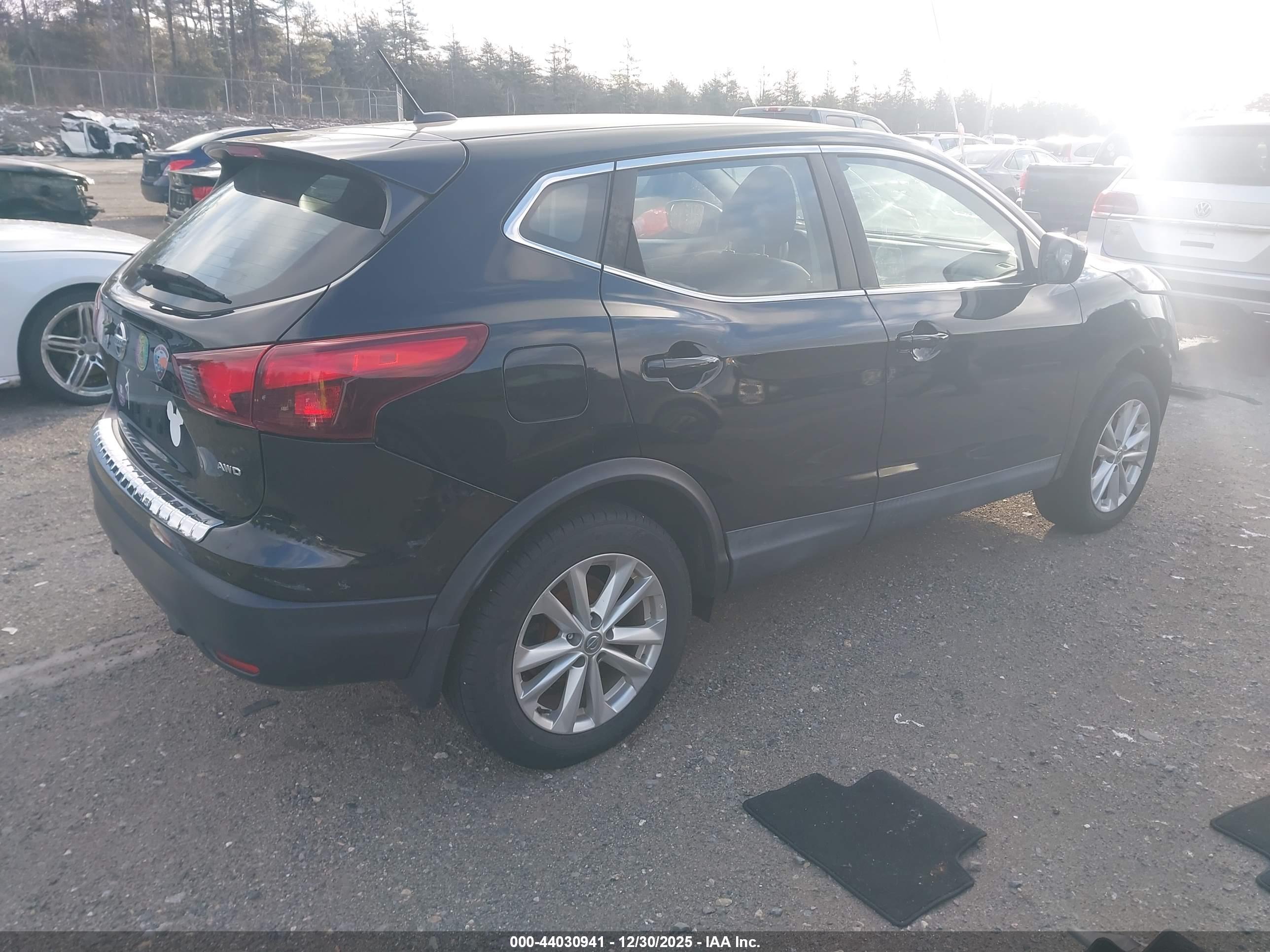 NISSAN ROGUE image 4