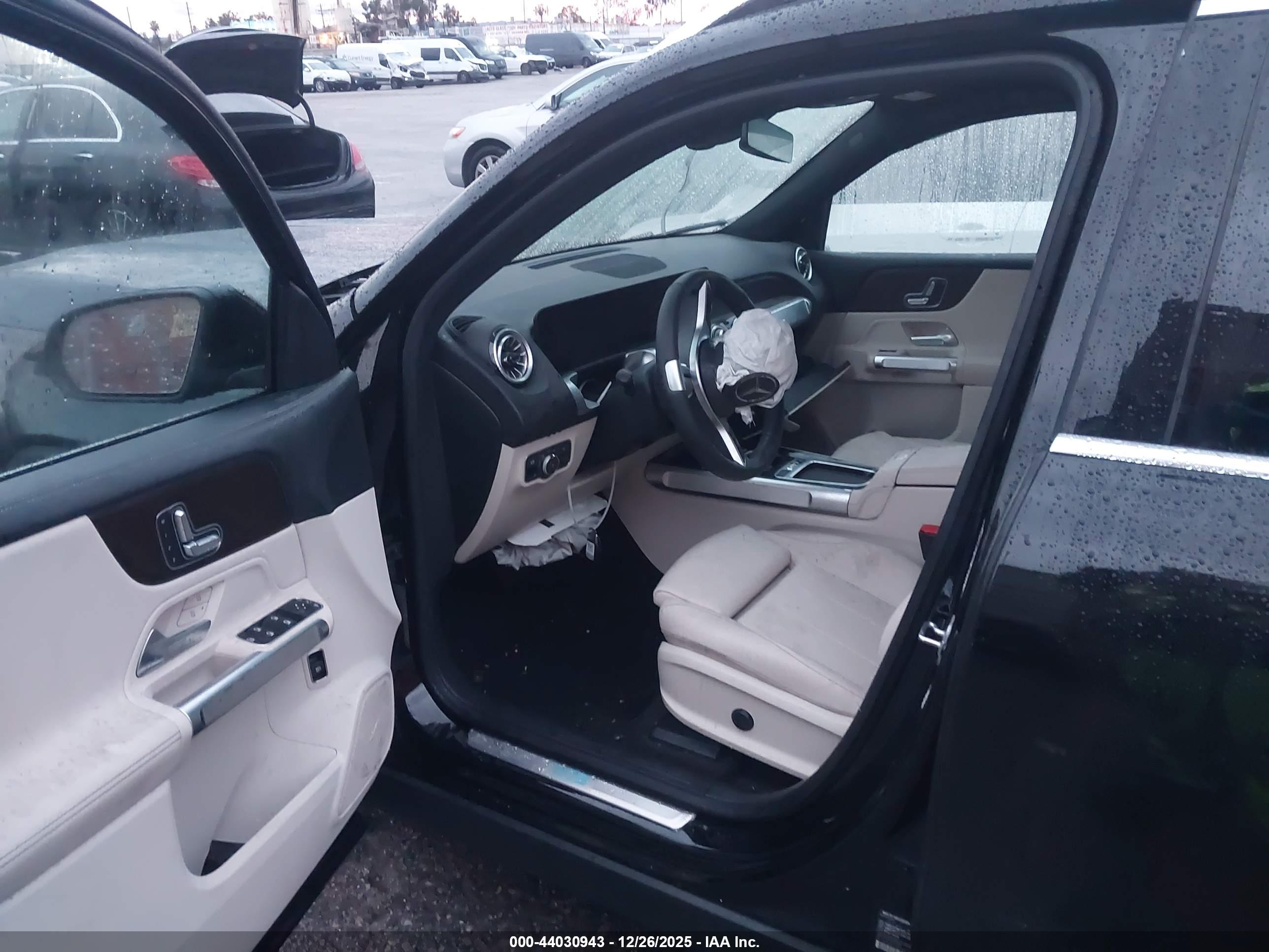 MERCEDES-BENZ EQB image 5