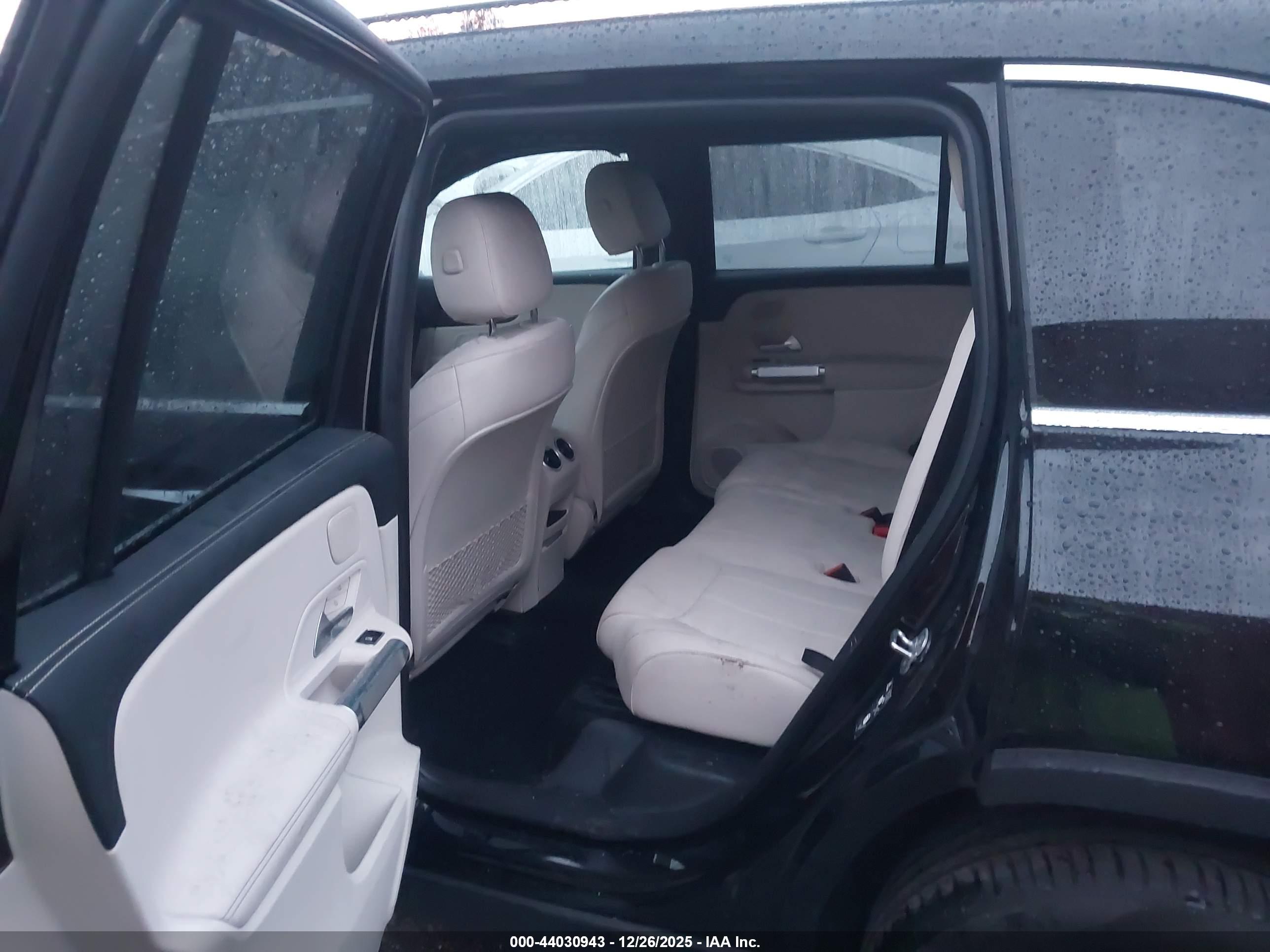 MERCEDES-BENZ EQB image 8