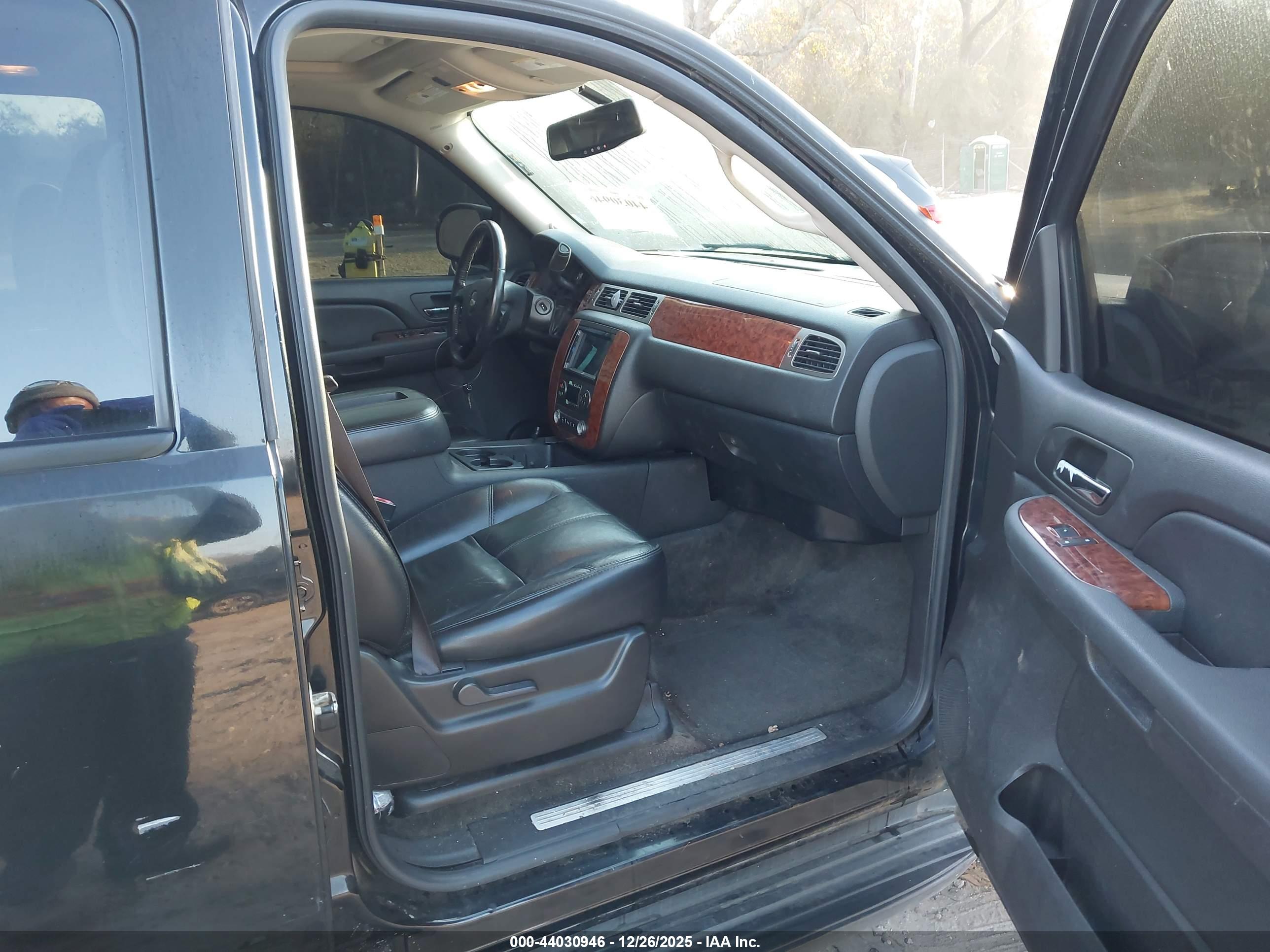CHEVROLET TAHOE image 5