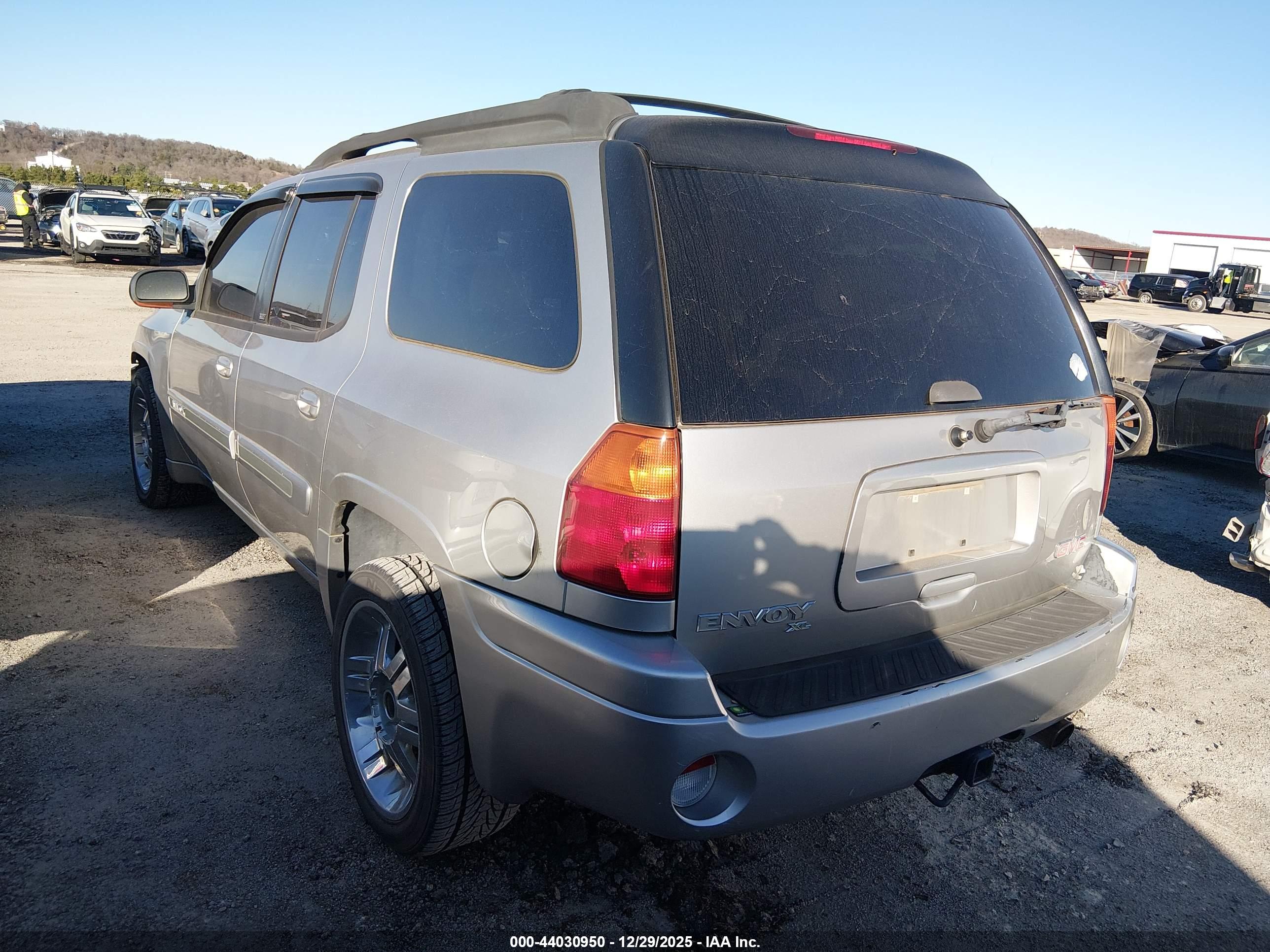 GMC ENVOY image 3
