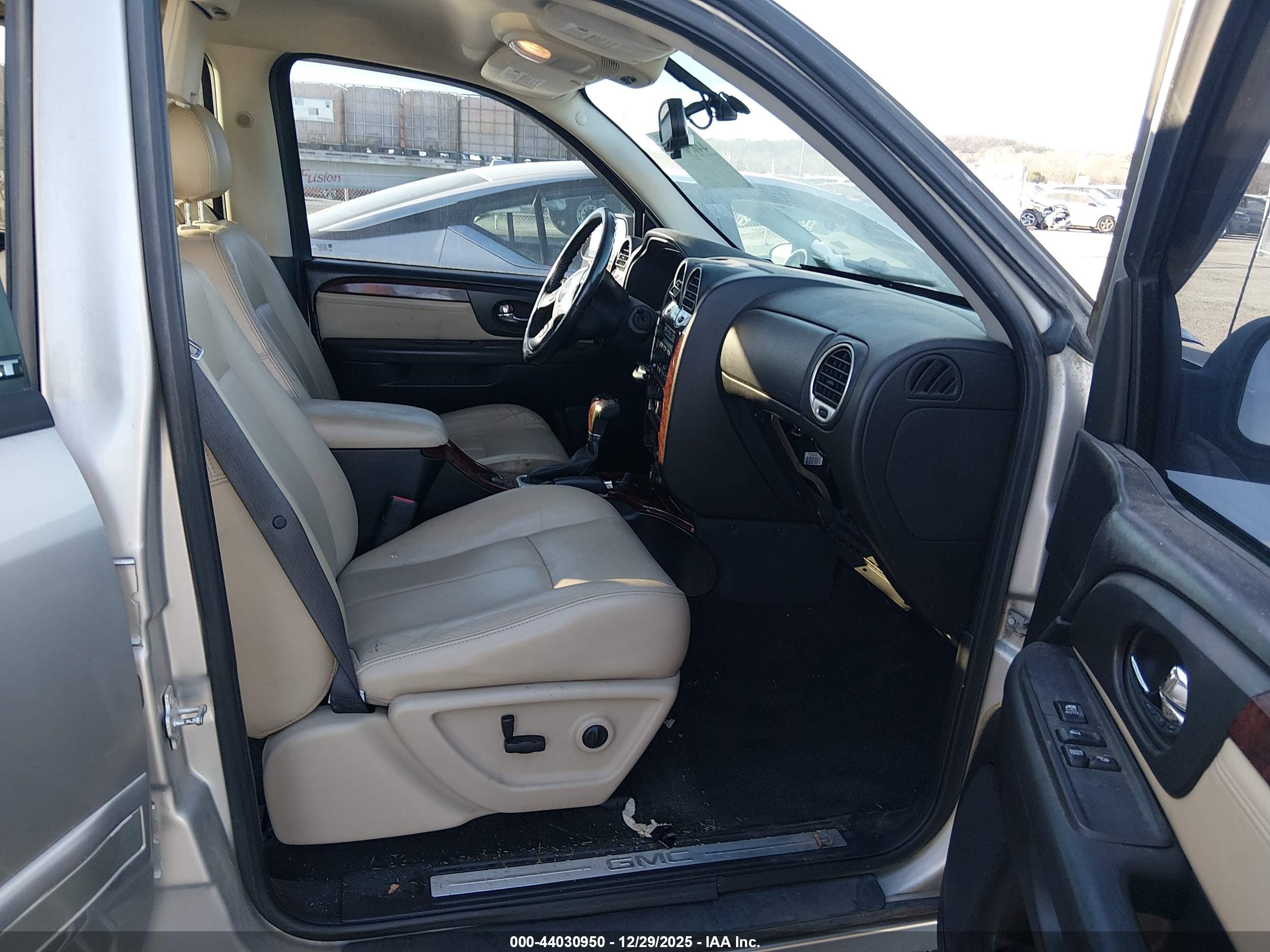 GMC ENVOY image 5