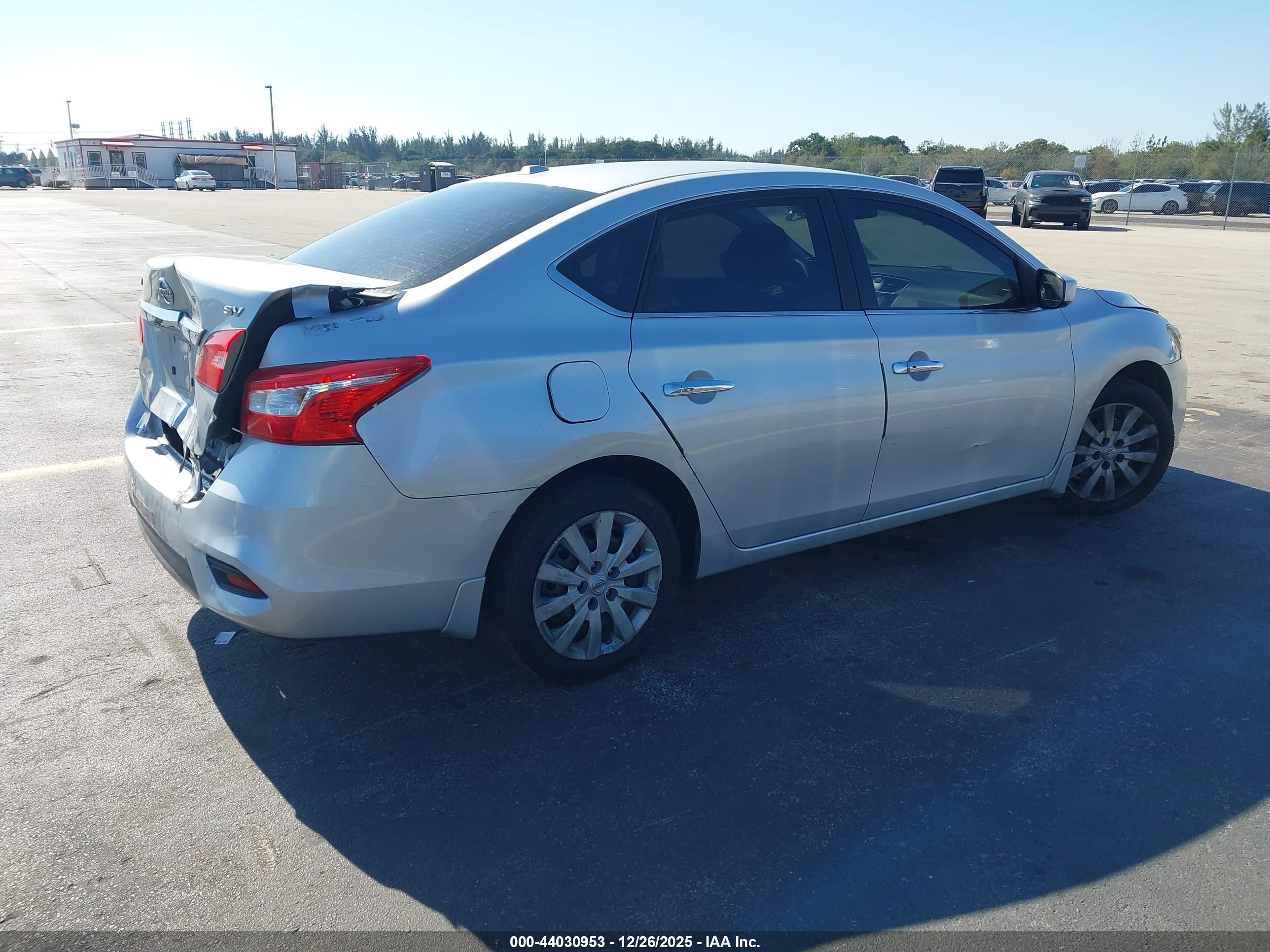 NISSAN SENTRA image 4