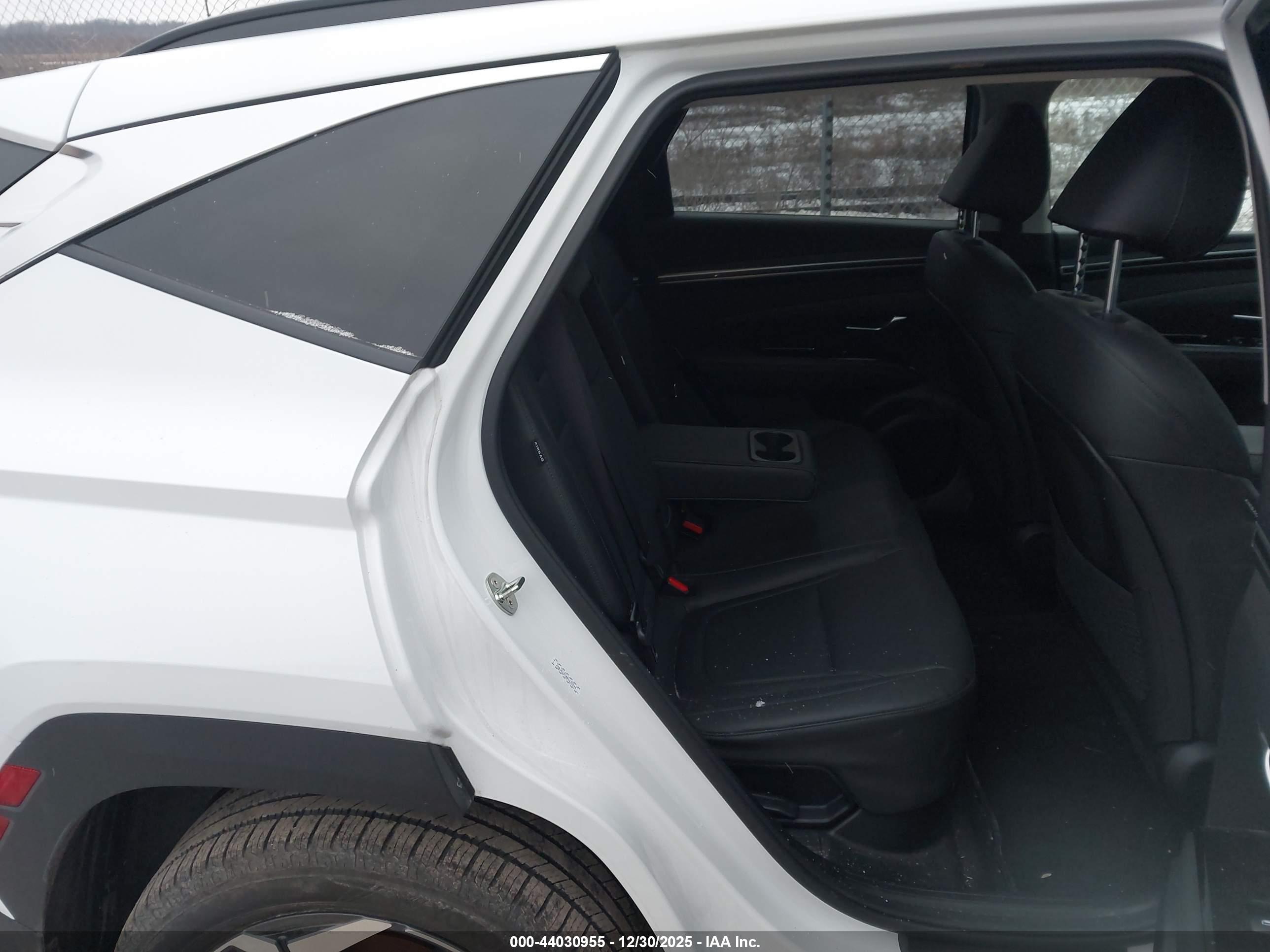 HYUNDAI TUCSON image 8